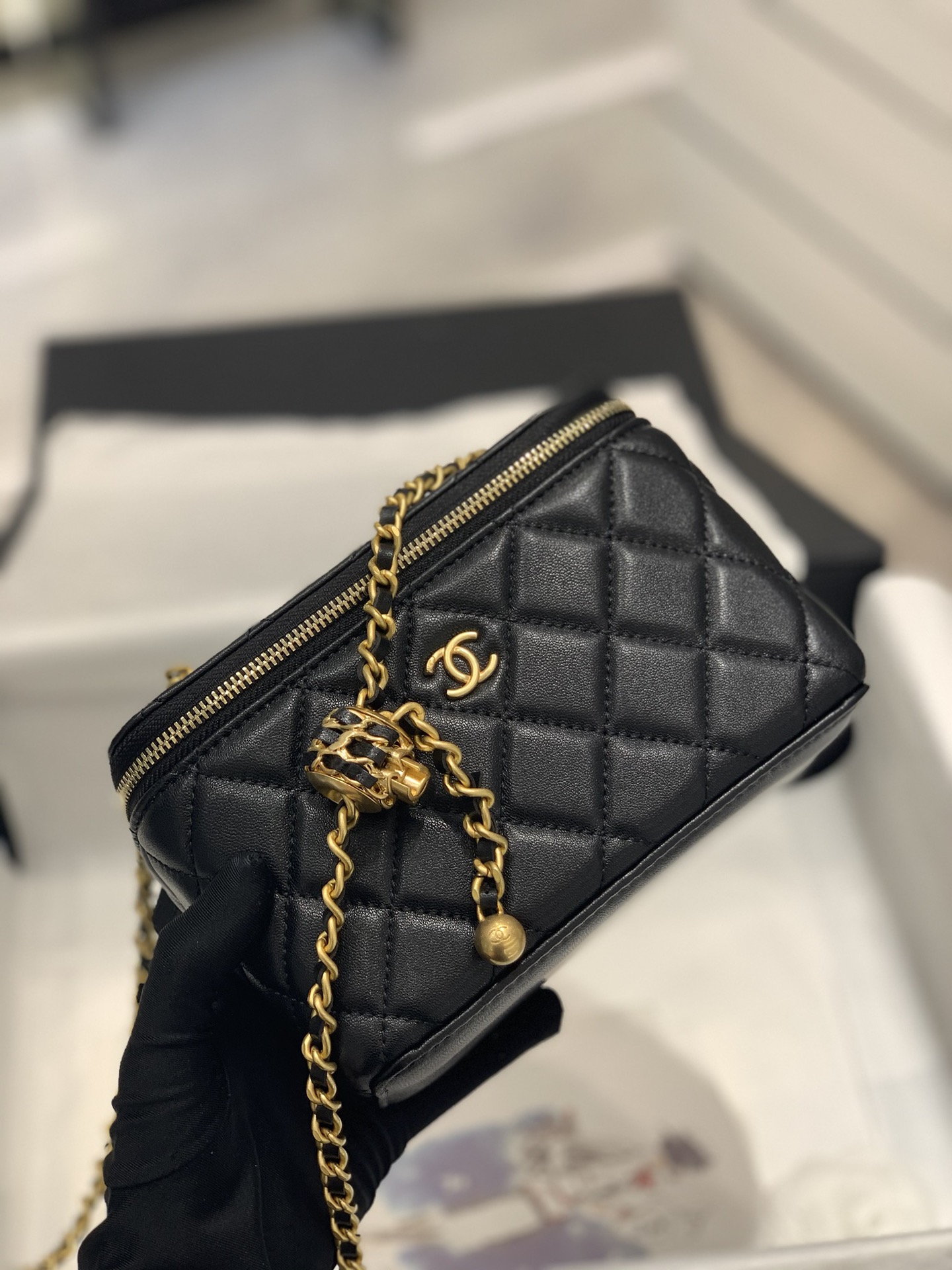 CHANEL 22 核桃金球系列長盒子包