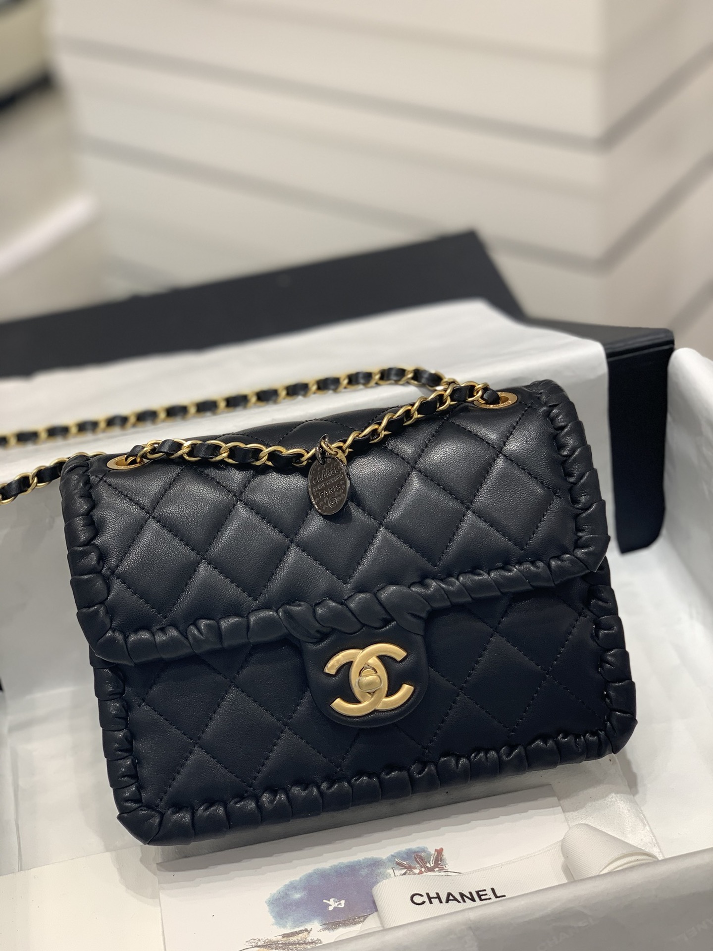 Chanel 22c早春度假系列 限量款黑色編織滾邊豆腐包