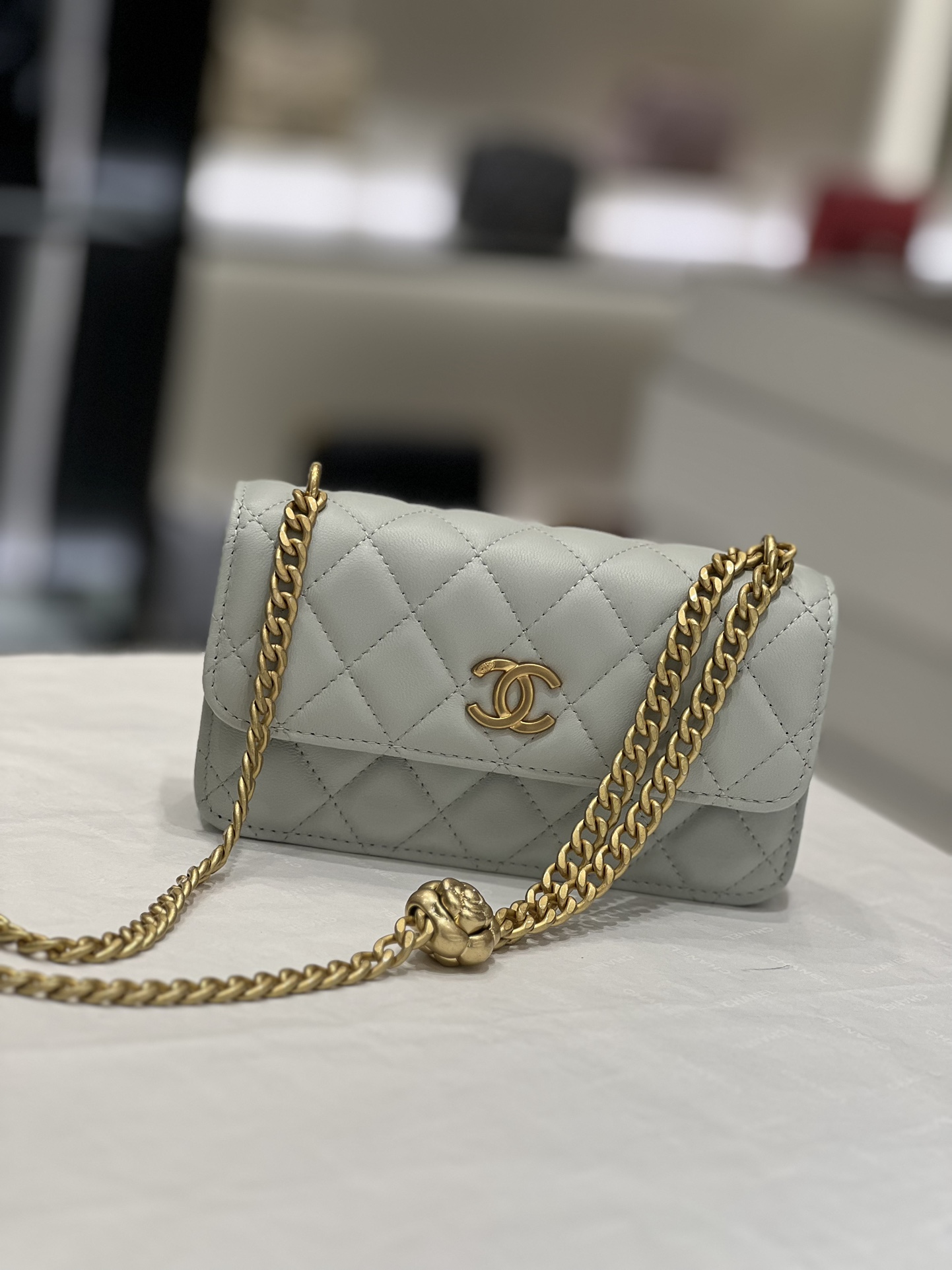 Chanel 23 春夏山茶花調節扣手機包