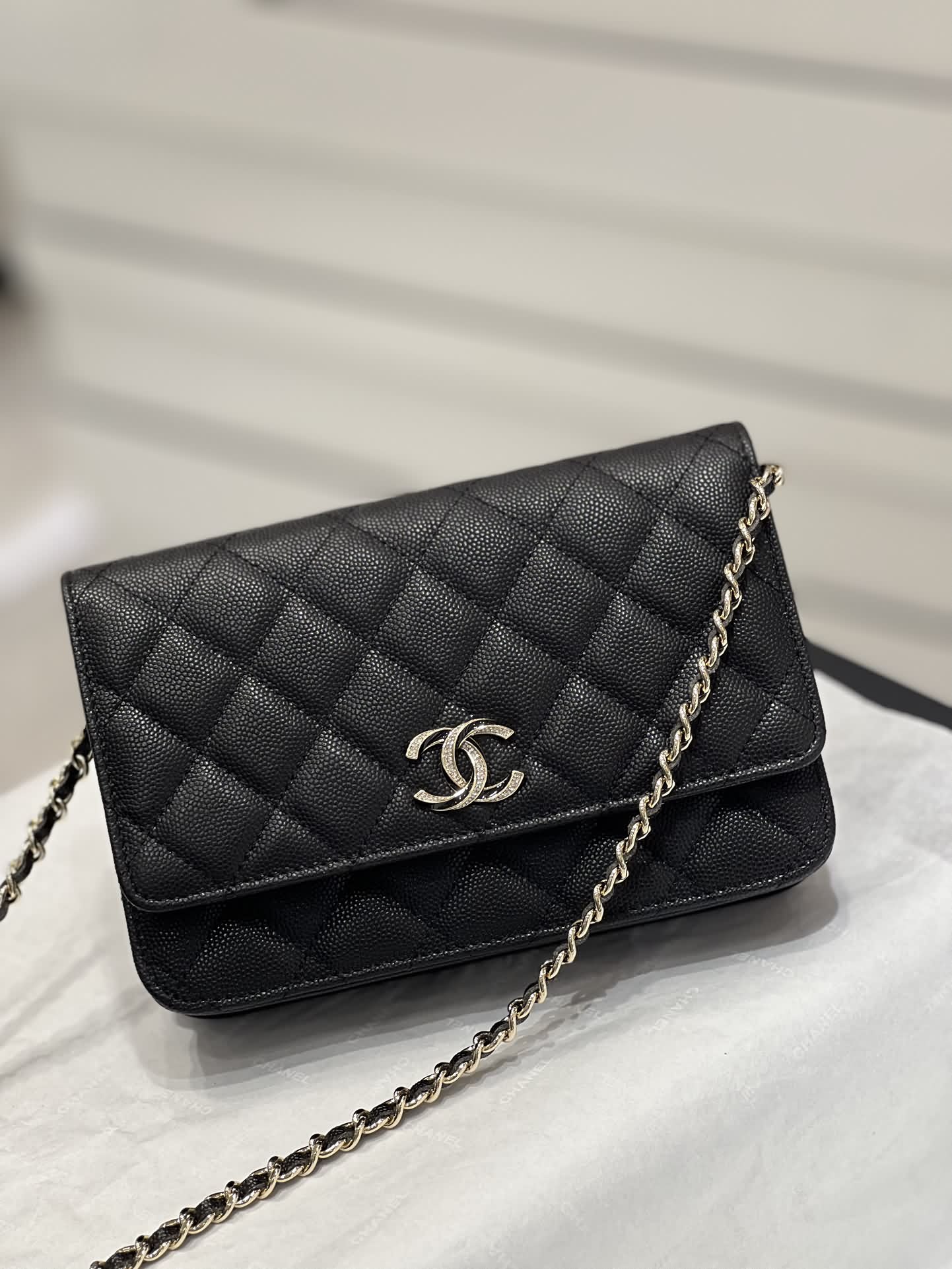 Chanel 23S新款琺瑯鑽扣鴛鴦扣雙-woc發財包