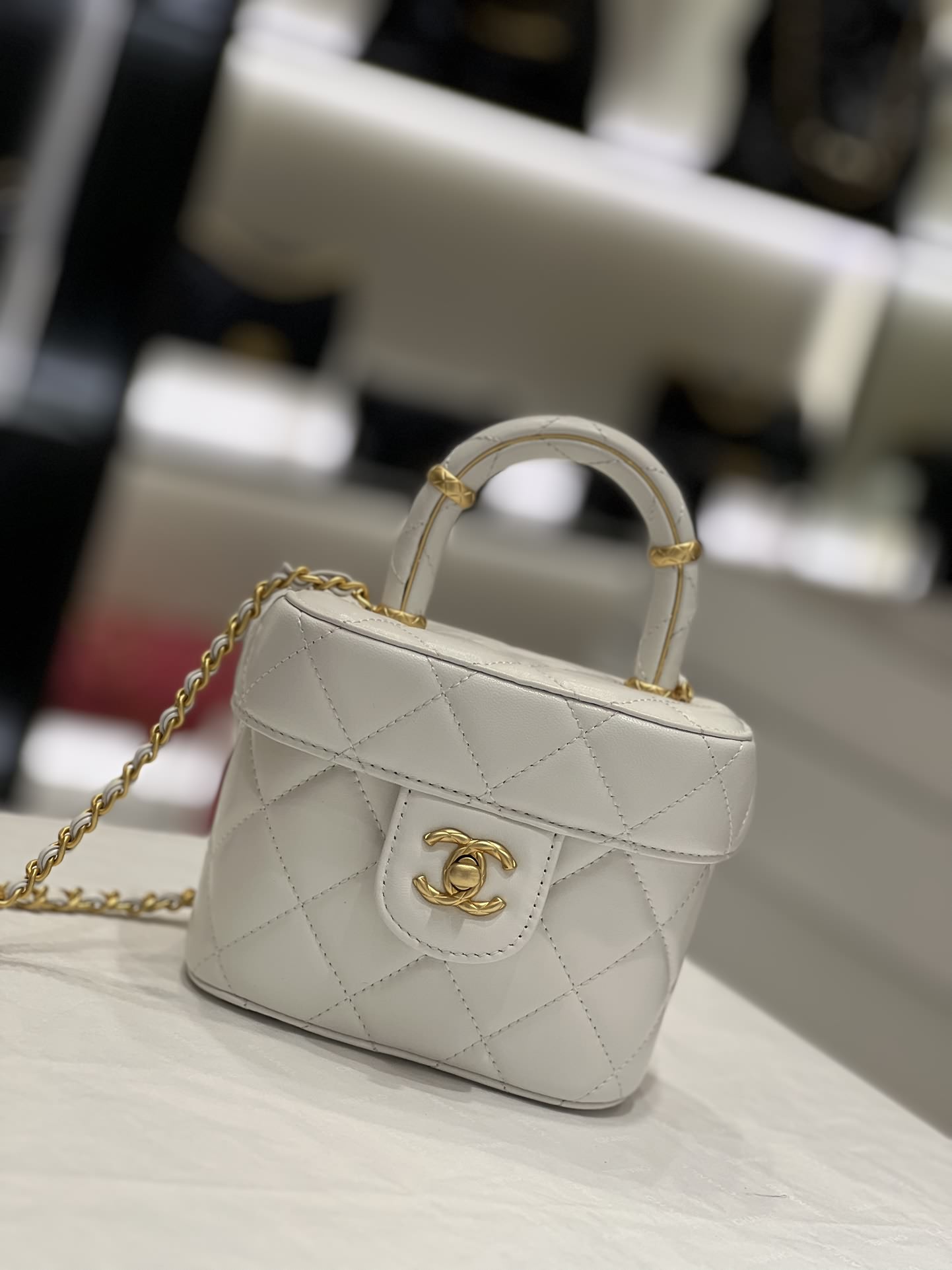 Chanel 23S手柄化妝盒現貨～