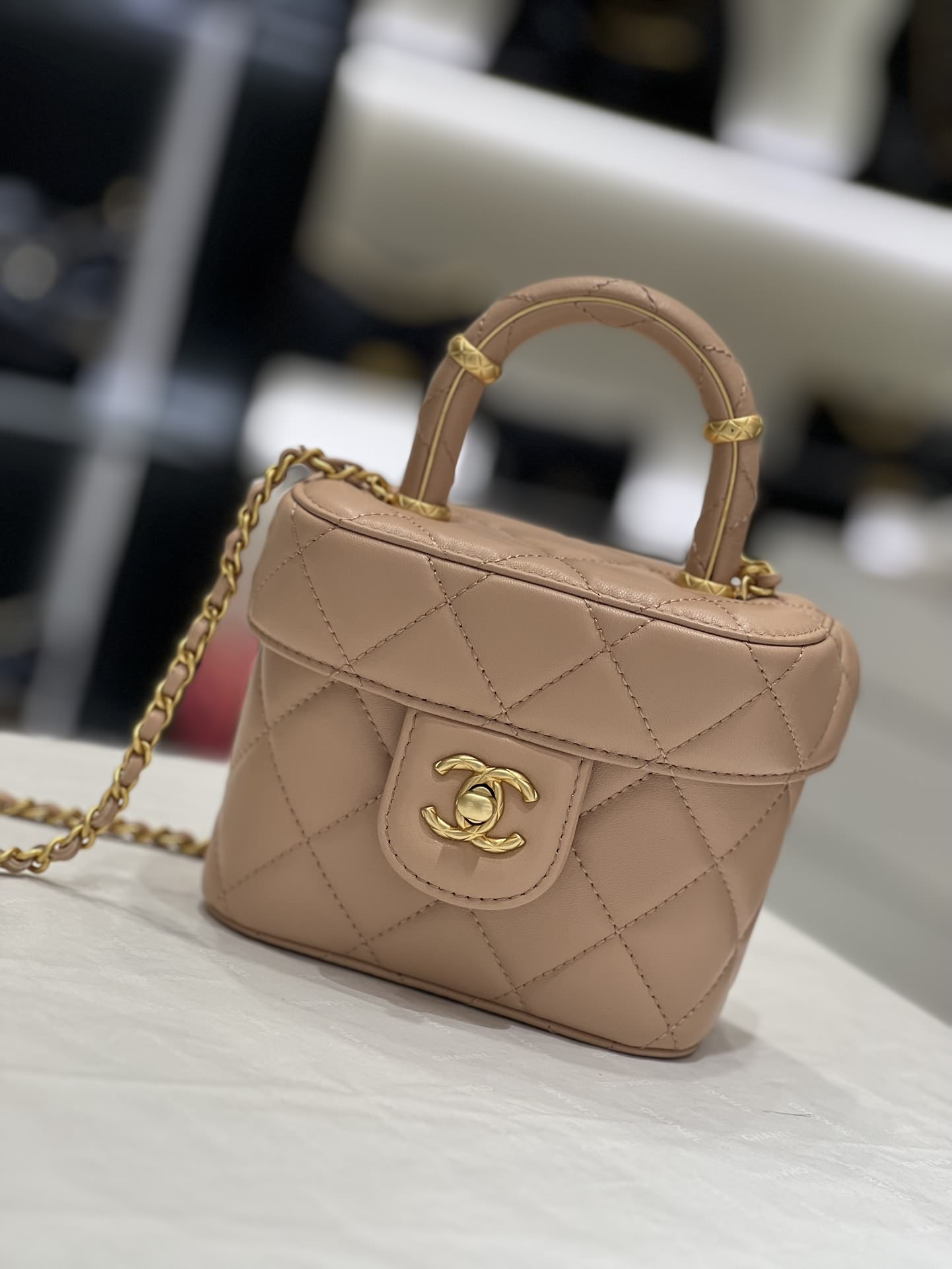 Chanel 23S手柄化妝盒現貨～