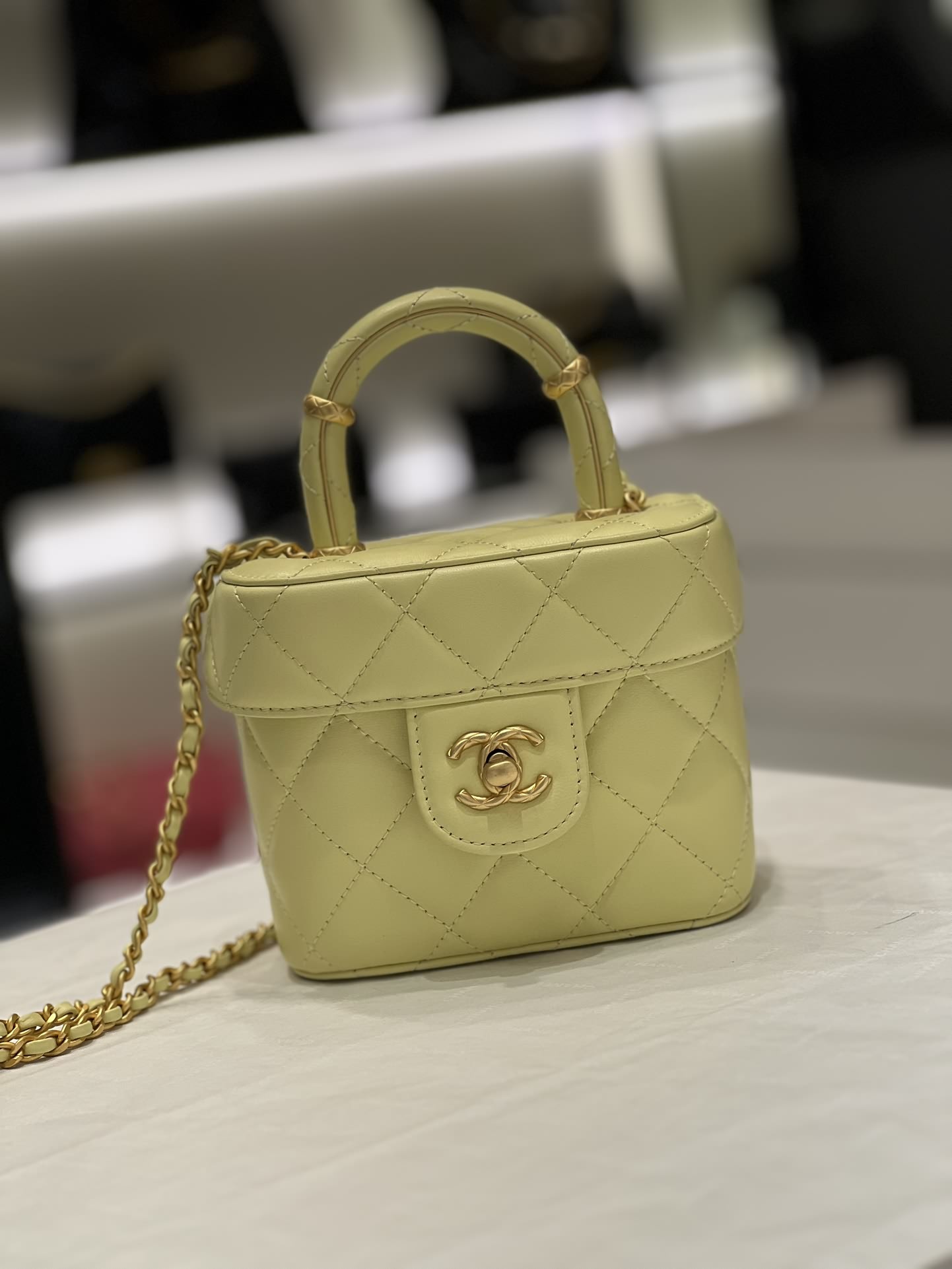 Chanel 23S手柄化妝盒現貨～