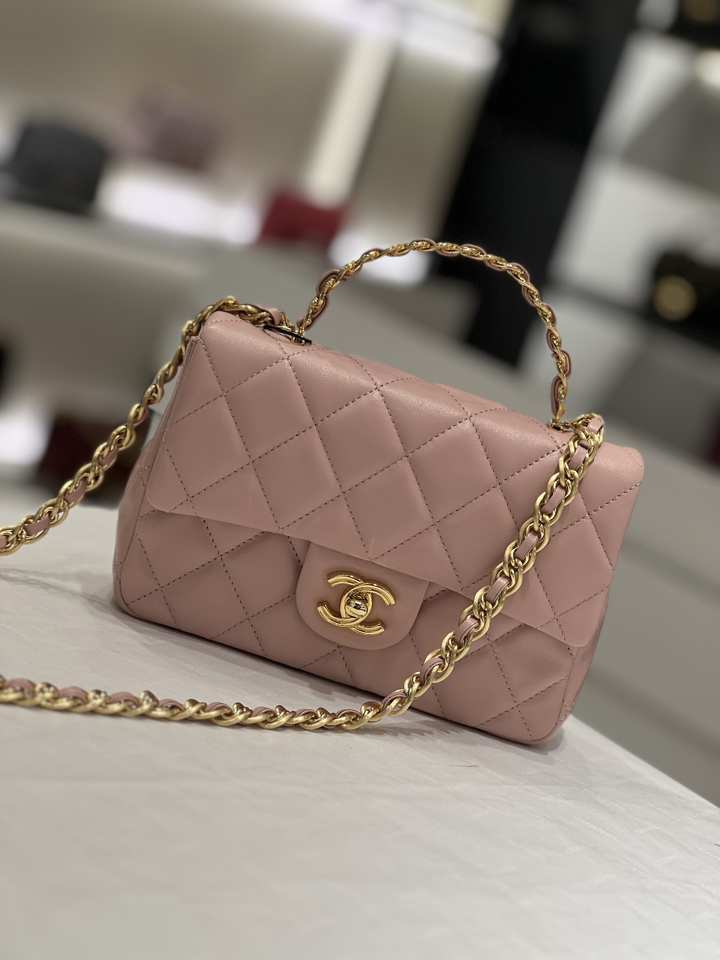 23S Chanel的一匹黑馬大熱handle cf