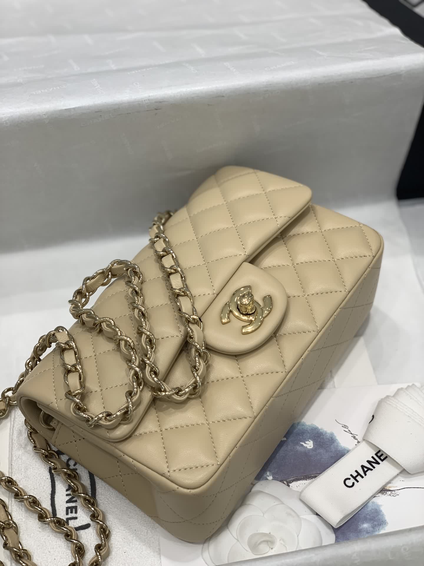 杏色淺金扣