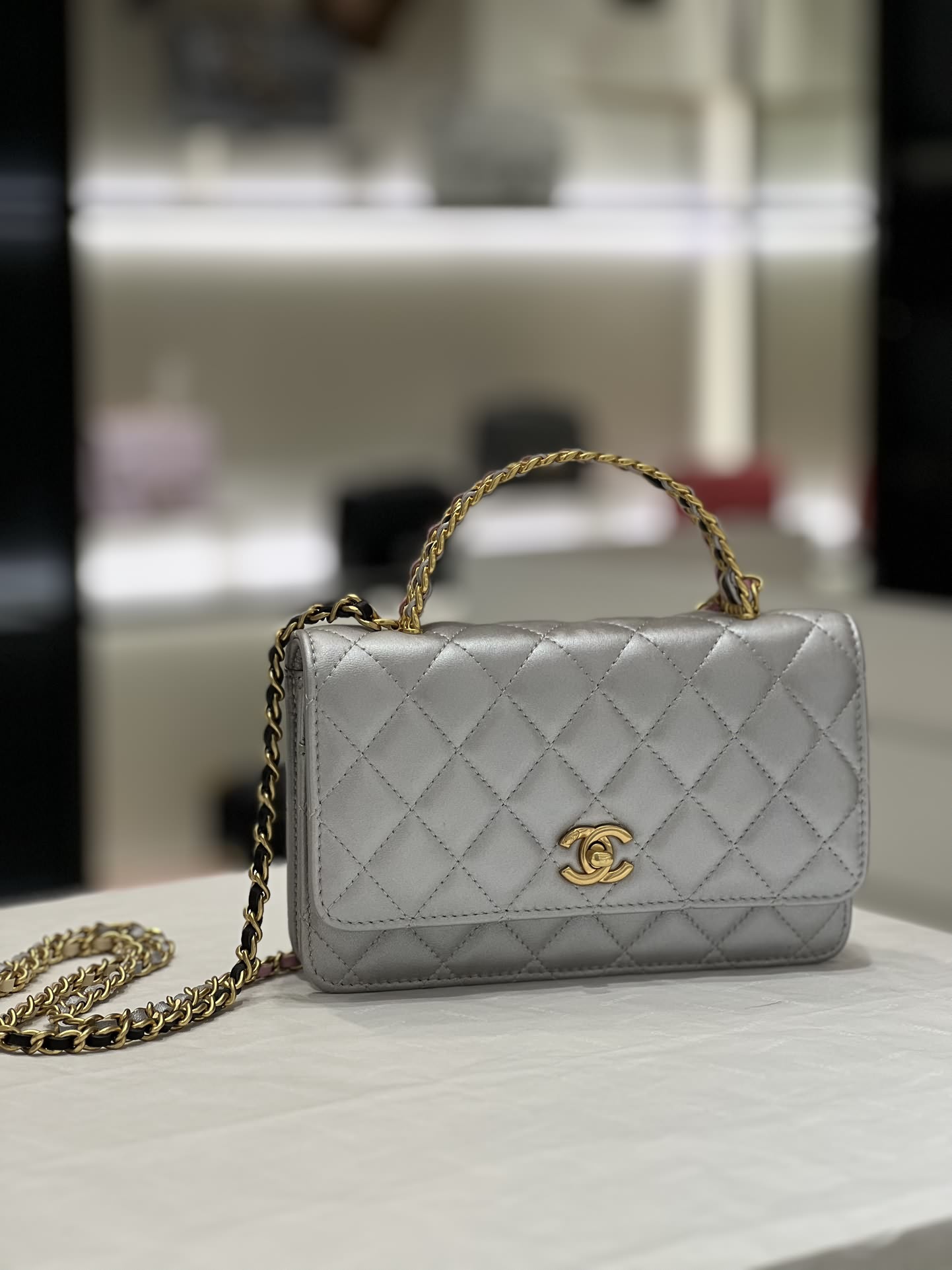 Chanel 23P鏤空彩虹手柄woc