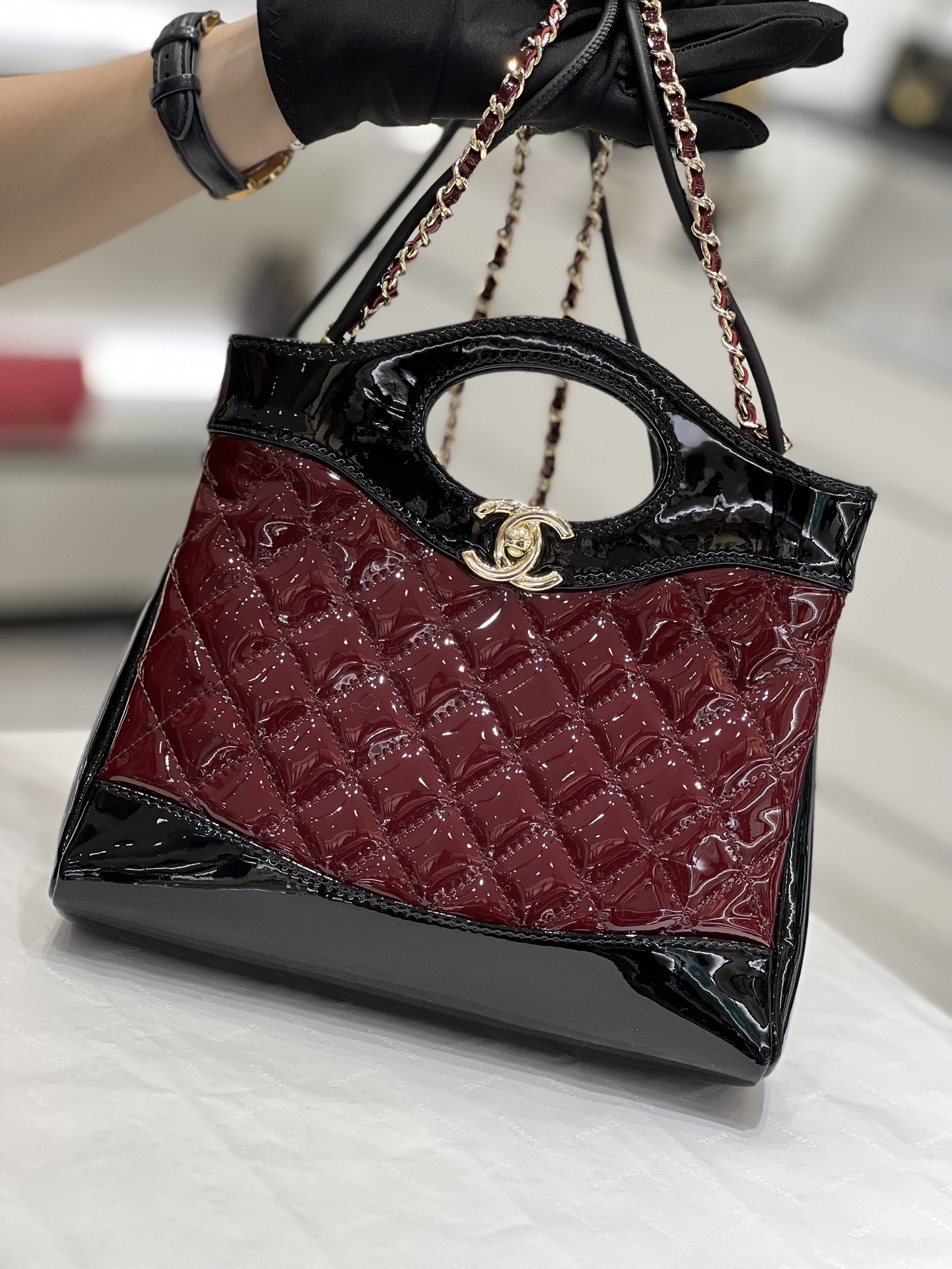 Chanel 23A mini 31bag黑配酒紅漆皮現貨來啦