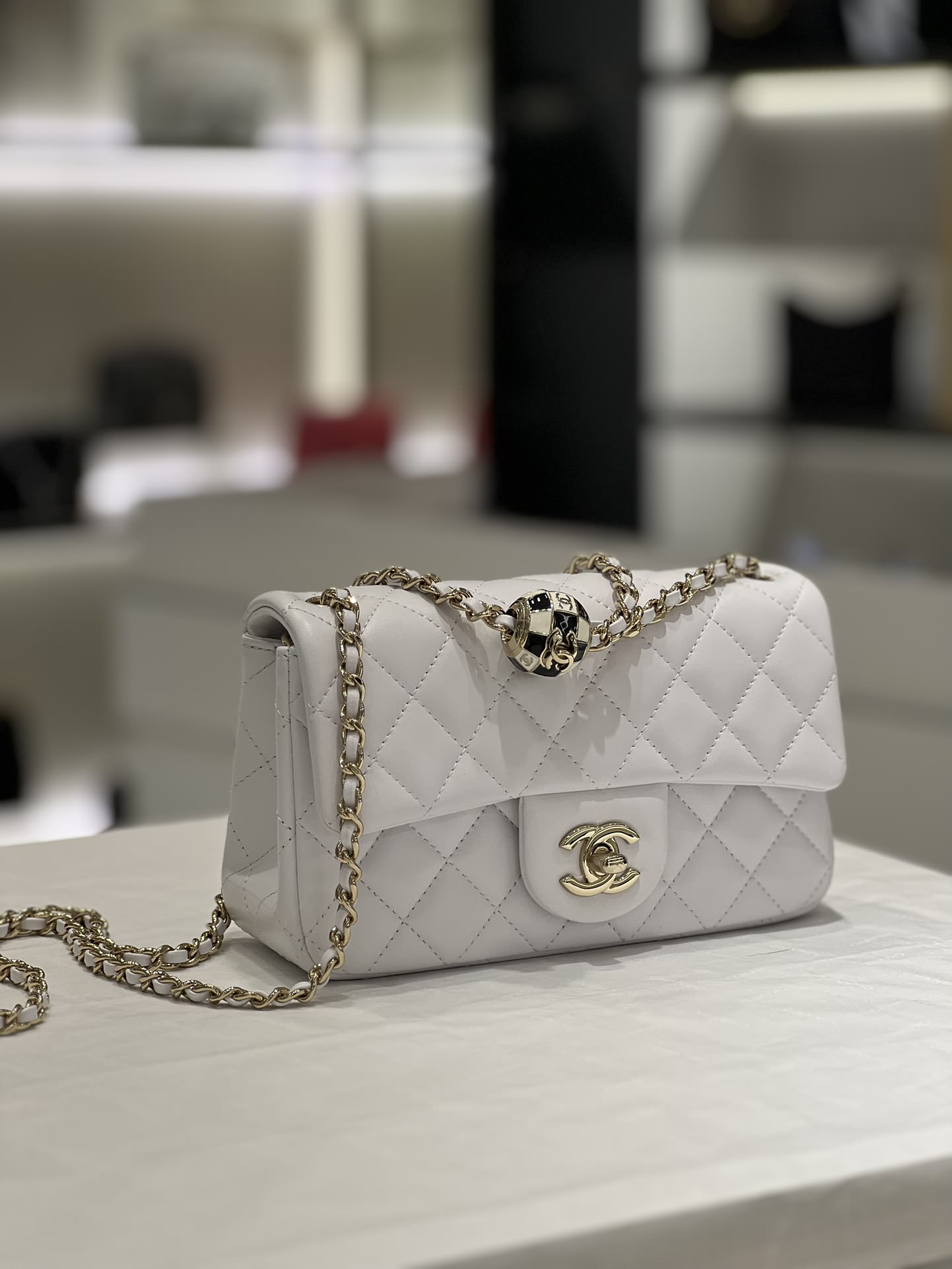 Chanel 23C世界盃足球Mini cf