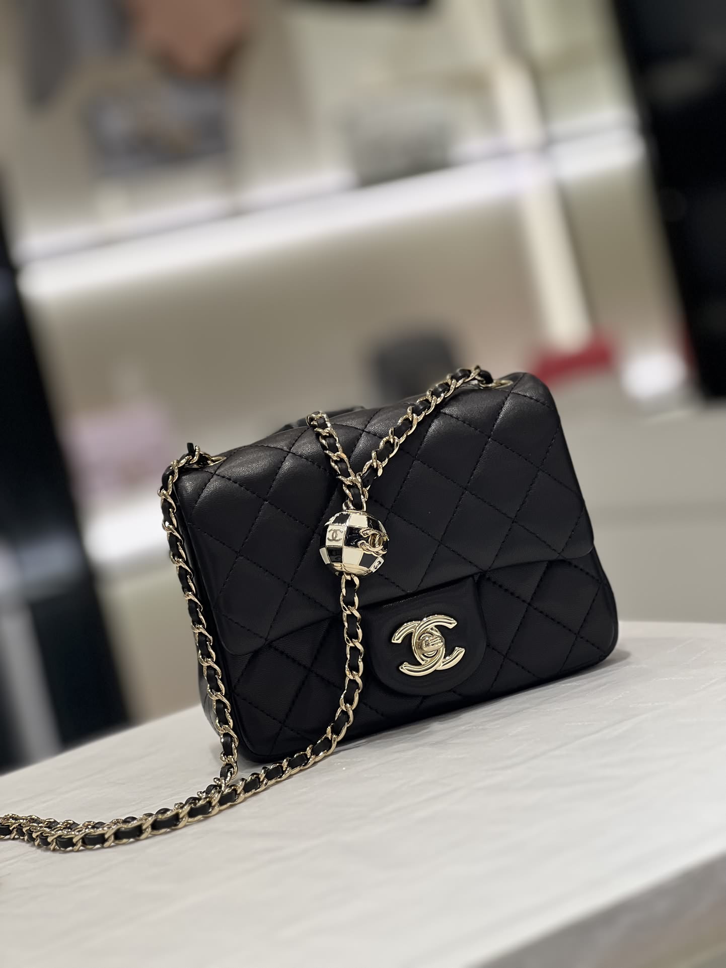 Chanel 23C世界盃足球方胖子