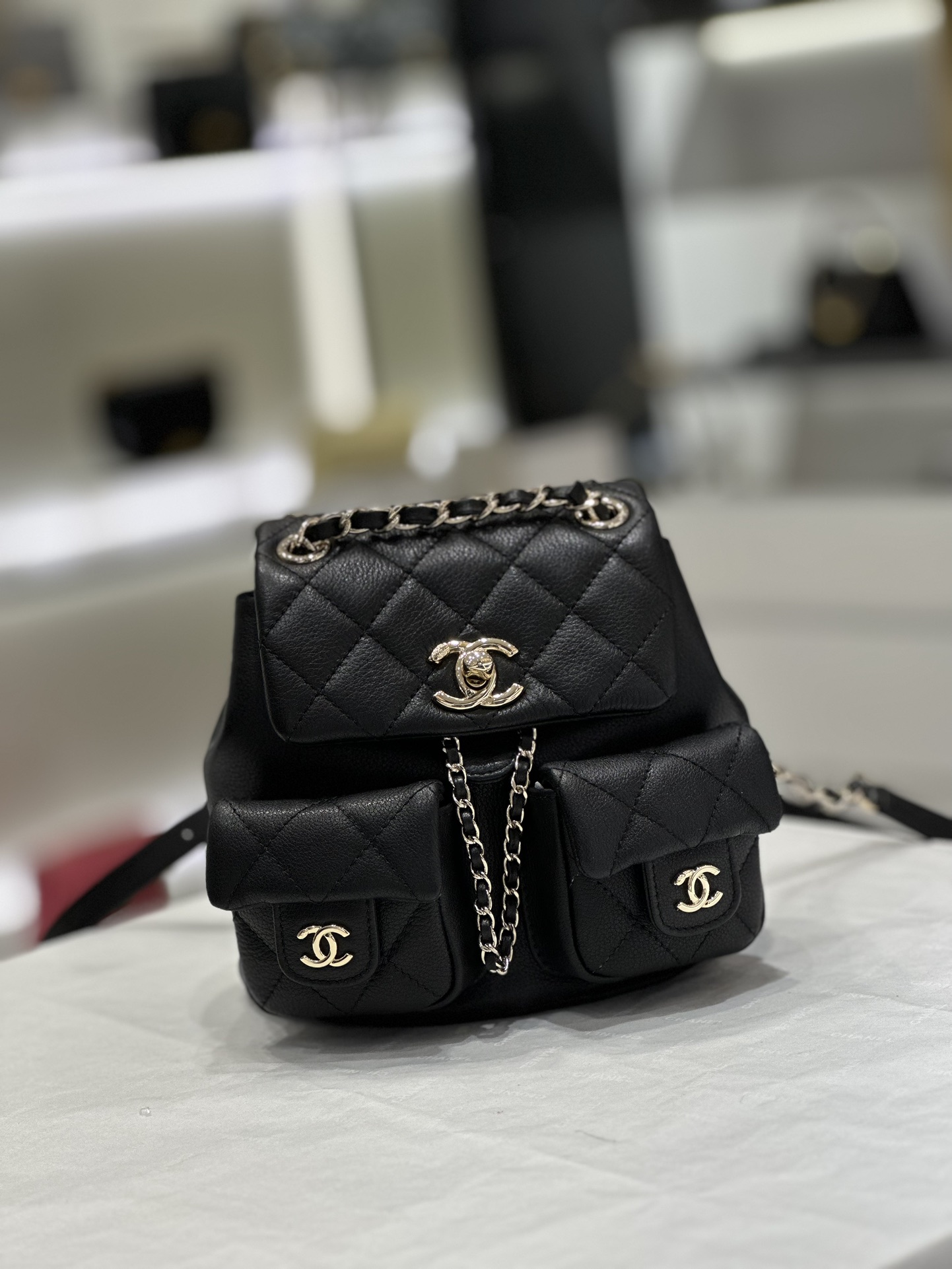 Chanel 23A duma青蛙雙肩包光面小牛皮