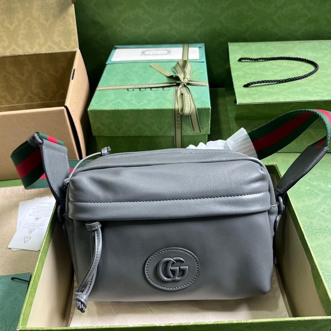 Gucci同色系雙G肩背包