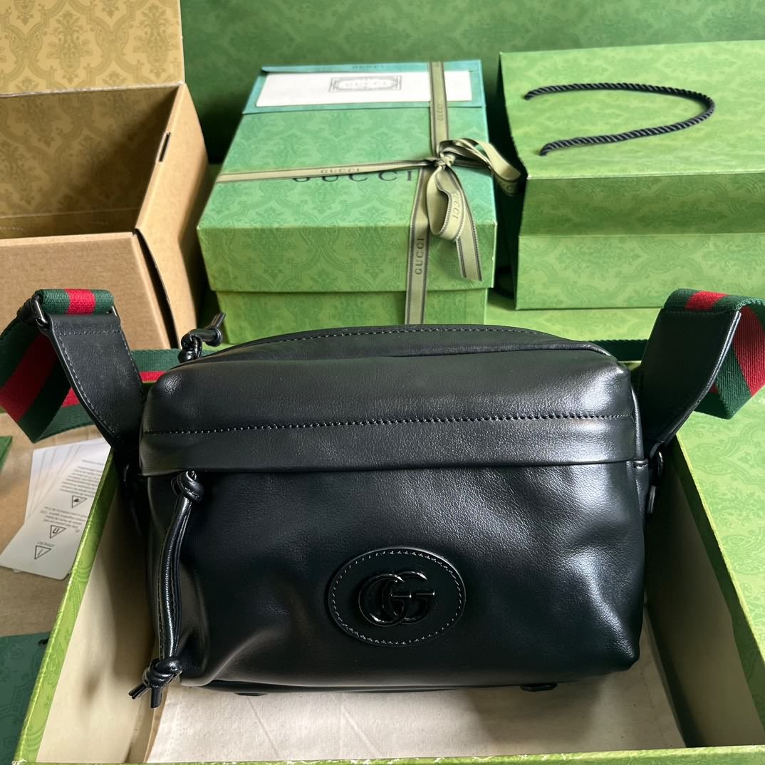 Gucci同色系雙G肩背包