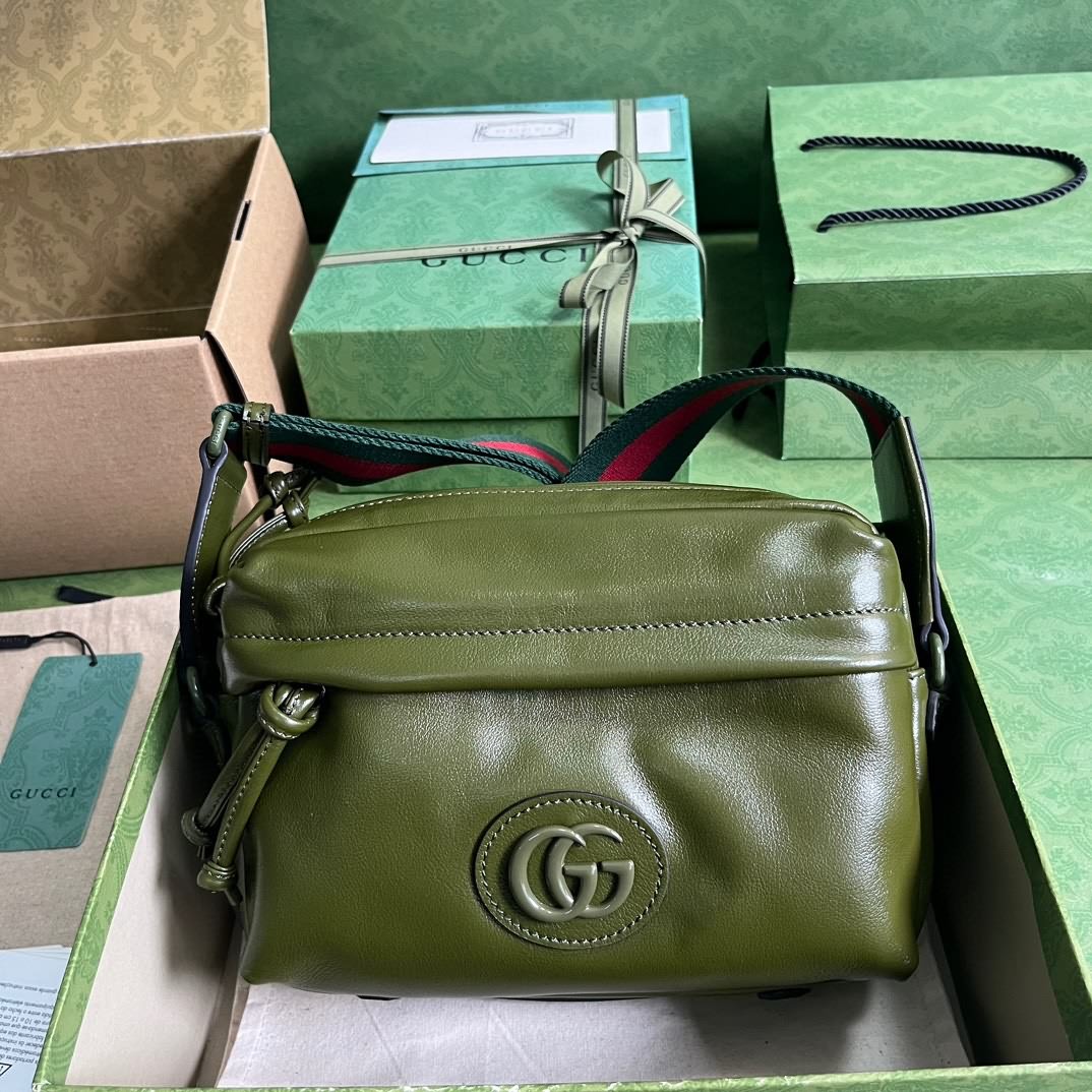 Gucci同色系雙G肩背包