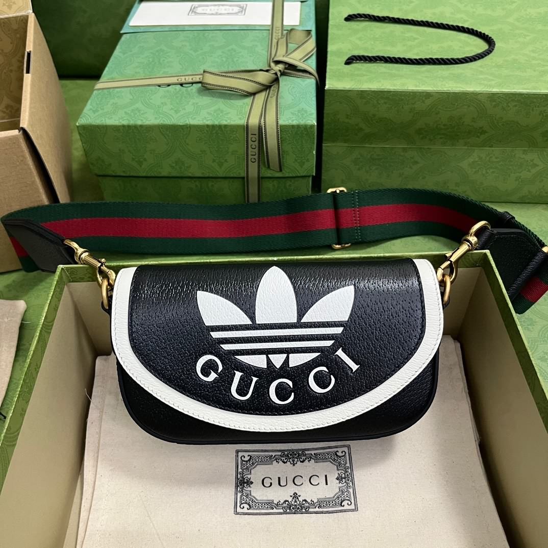adidas x Gucci聯名系列迷你手袋