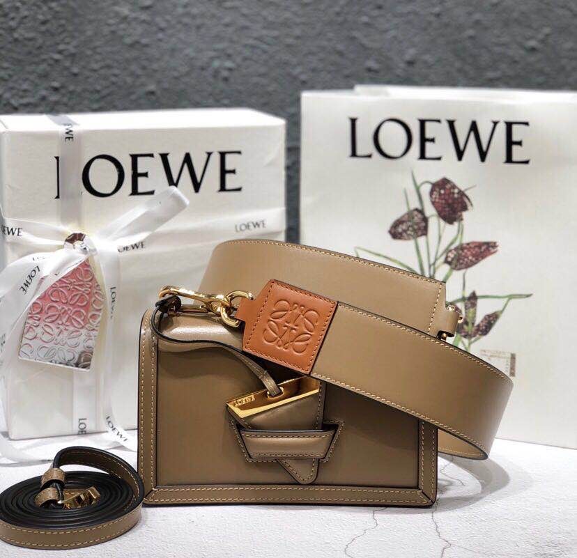 Loe we 三角包