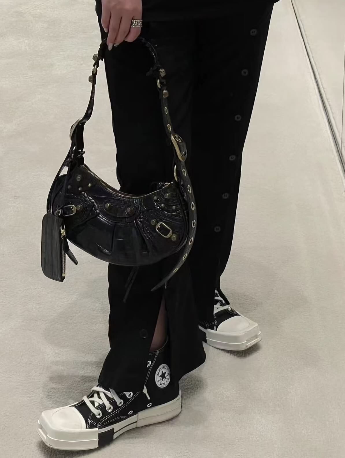 Balenciag Le Cagole半月牙腋下包斜挎包