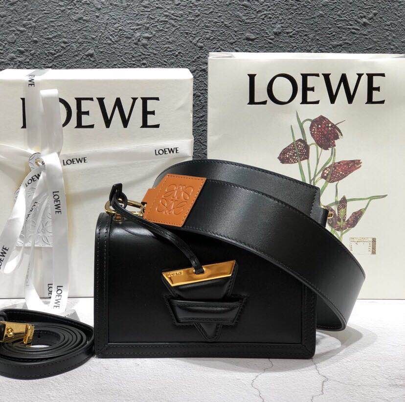 Loe we 三角包