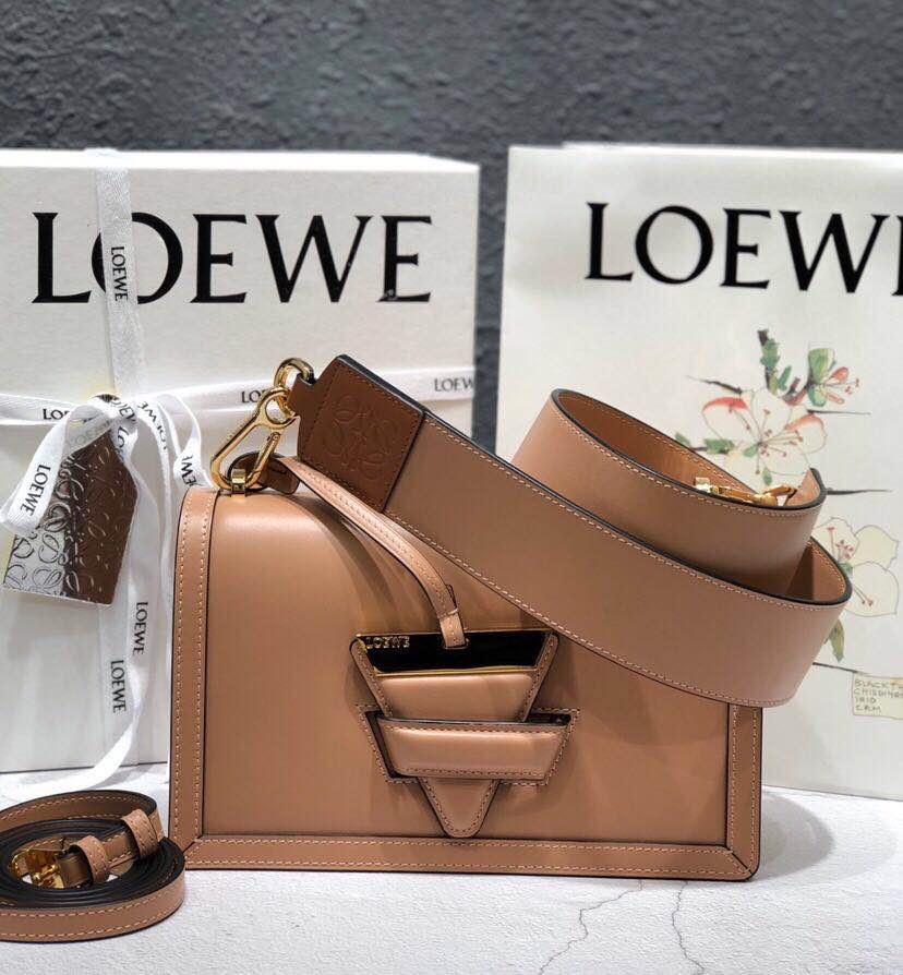 Loe we 三角包