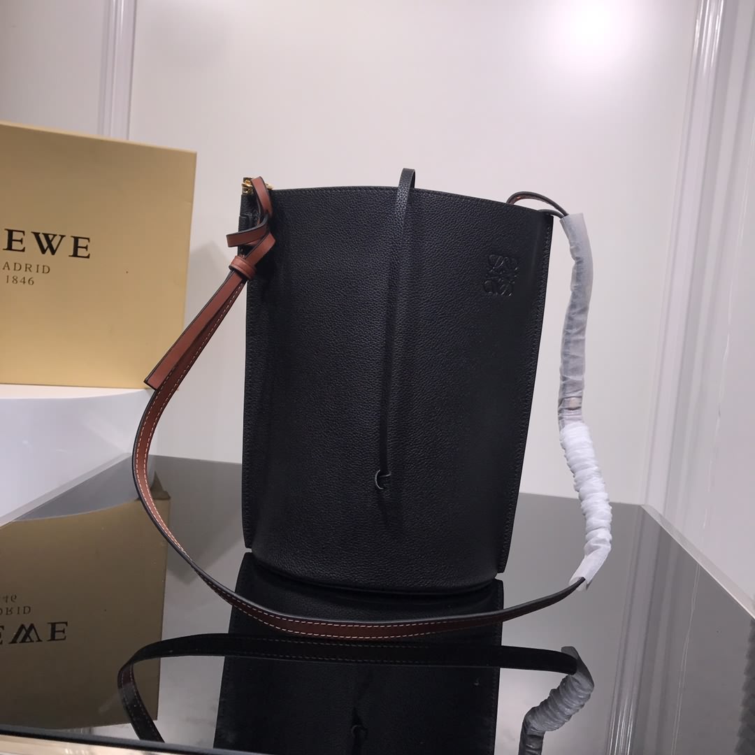 羅家 Gate Bucket Bag