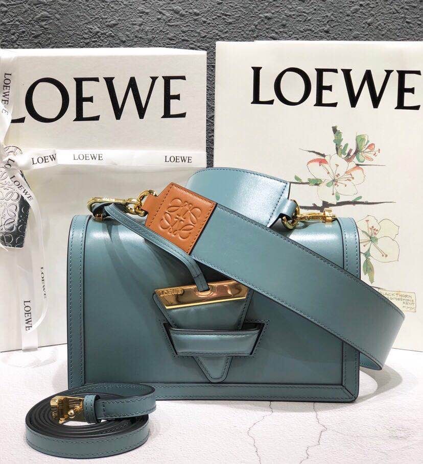 Loe we 三角包