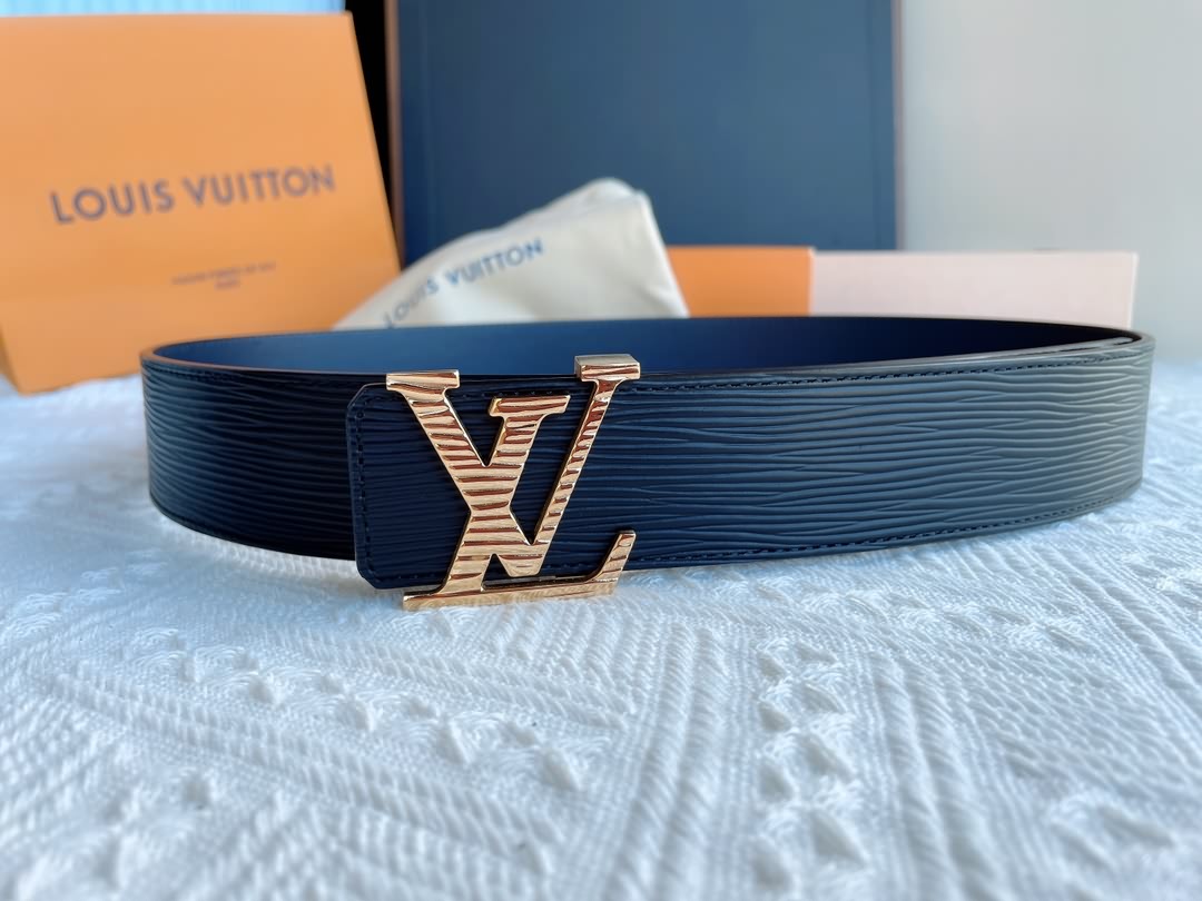 LV  Initiales. 40mm黑色水波紋腰帶