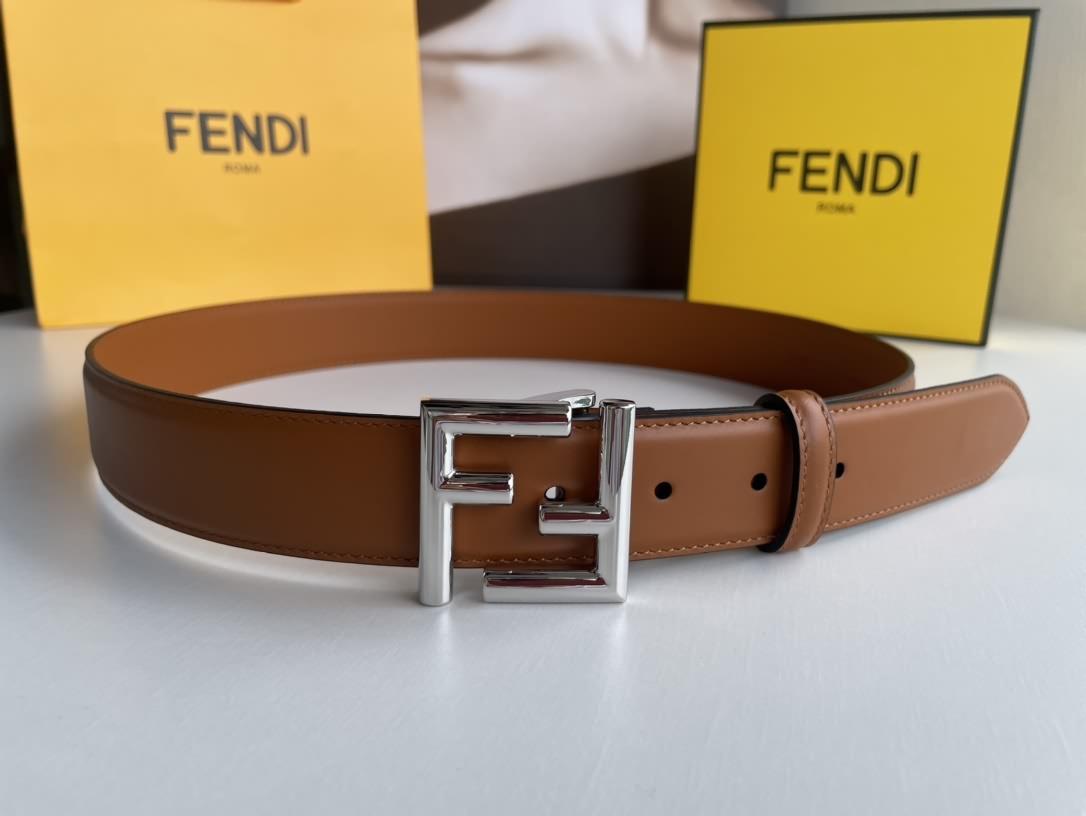 FENDI芬迪男士FF徽標精湛工藝金屬扣，頭層牛皮腰帶