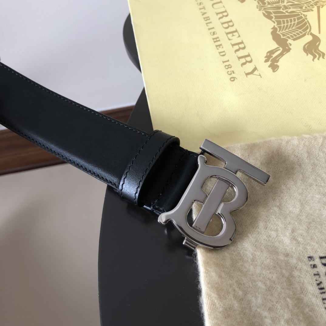 BURERRY博柏利義大利製造新款TB標識腰帶