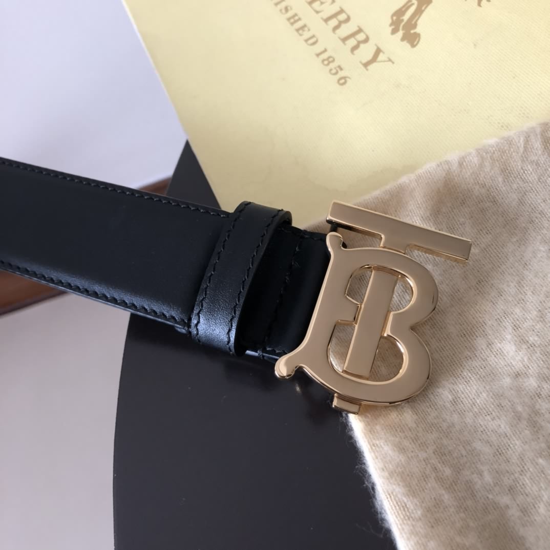 BURERRY博柏利義大利製造新款TB標識腰帶