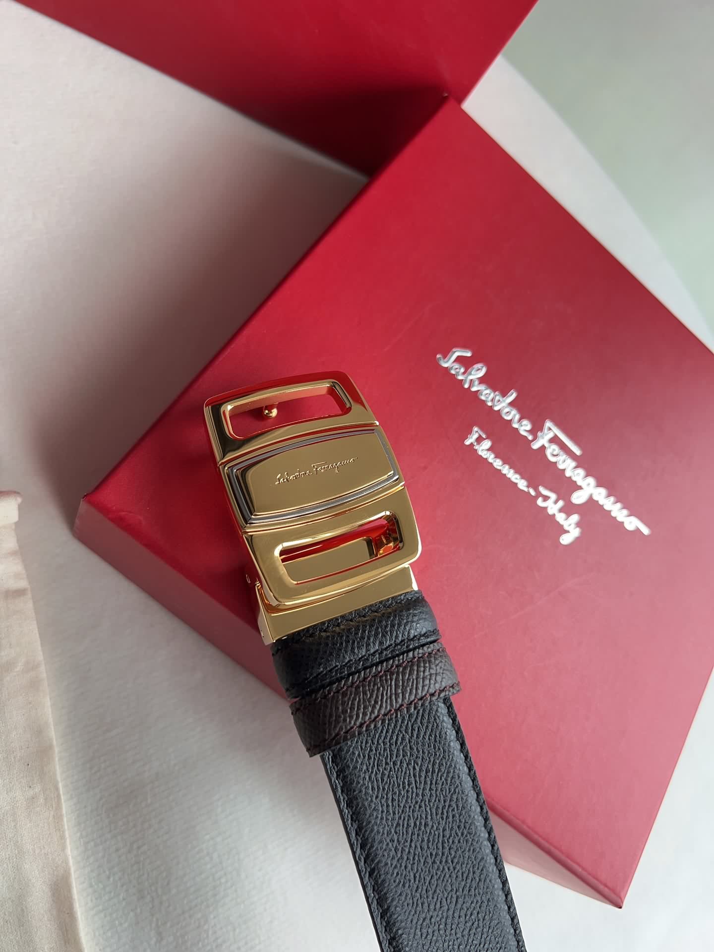 FERRAGAMO皮帶系列