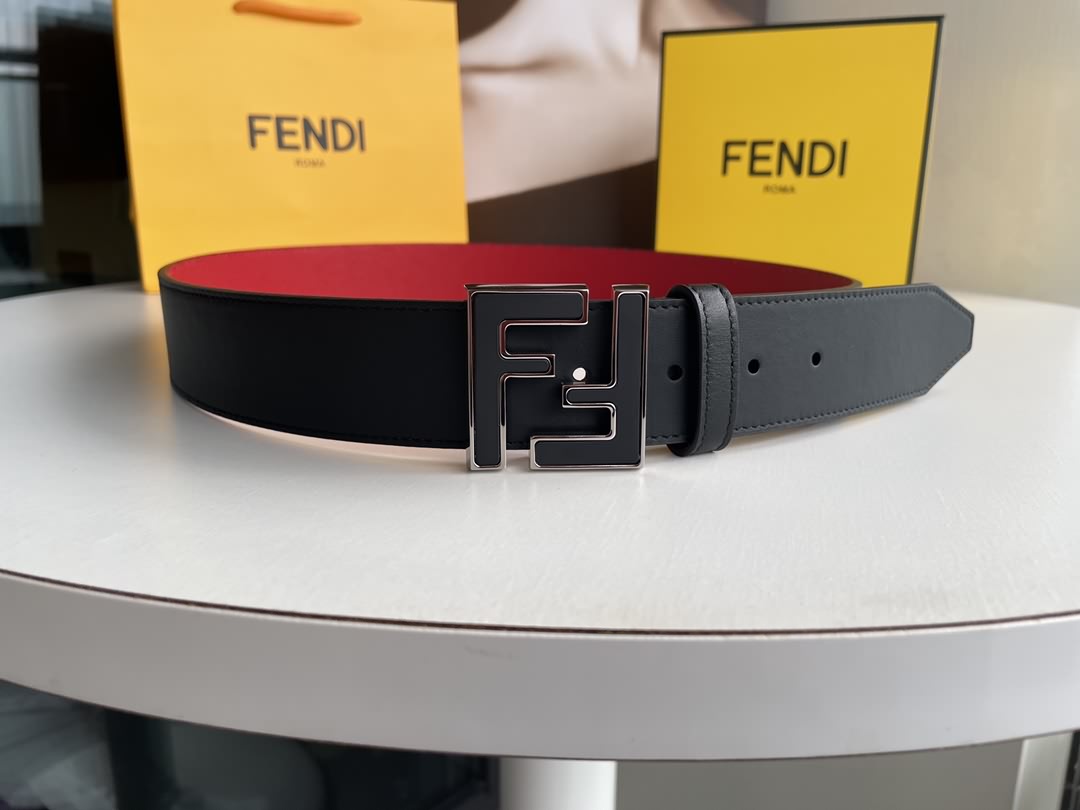 FENDI芬迪男士FF微標精湛工藝金屬扣，頭層牛皮雙面用腰帶