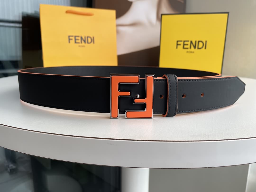 FENDI芬迪男士FF微標精湛工藝金屬扣，頭層牛皮雙面用腰帶