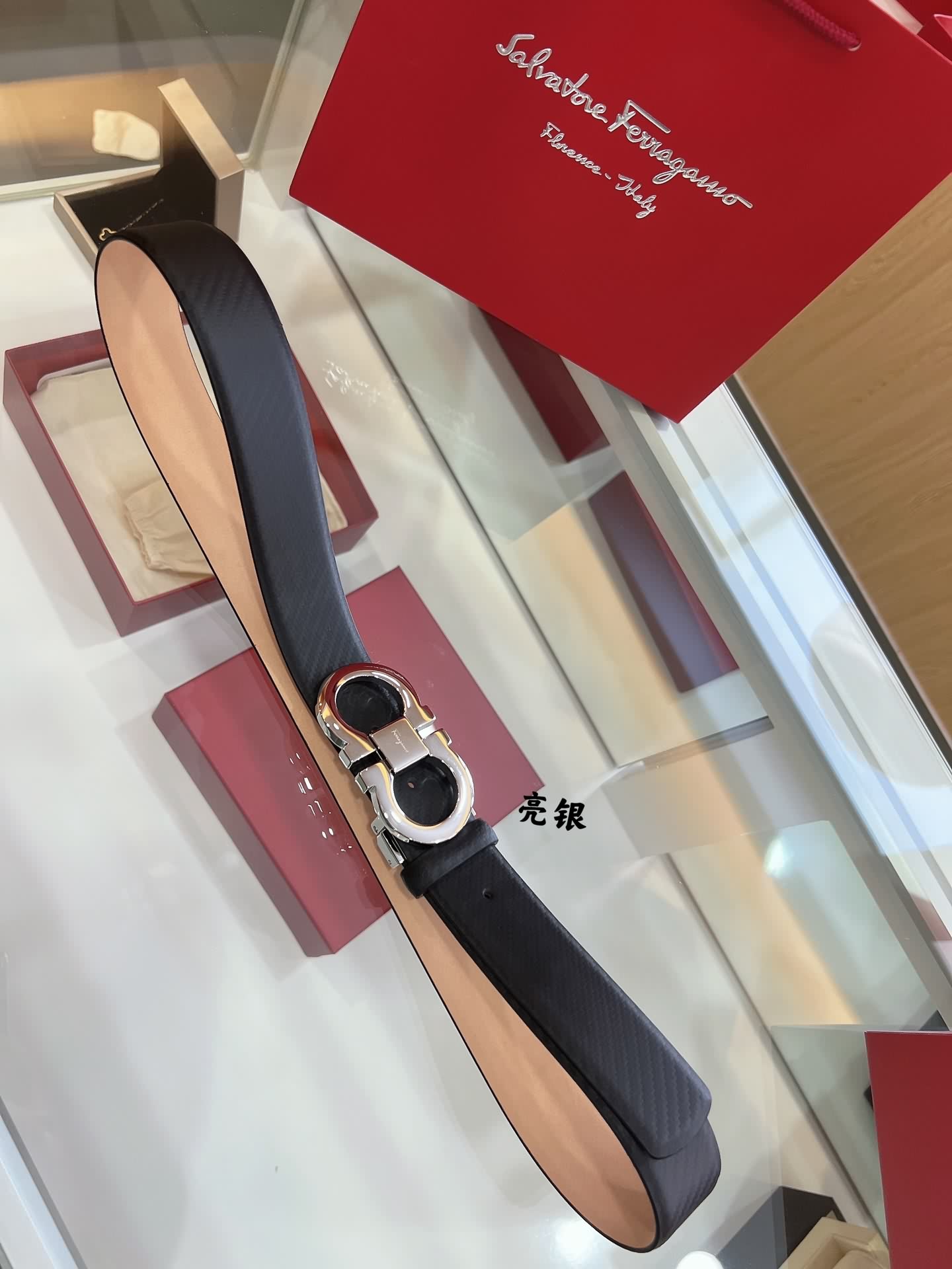 Salvatore  Ferragamo菲拉格慕男士 頭層牛皮荔枝雙面外用腰帶