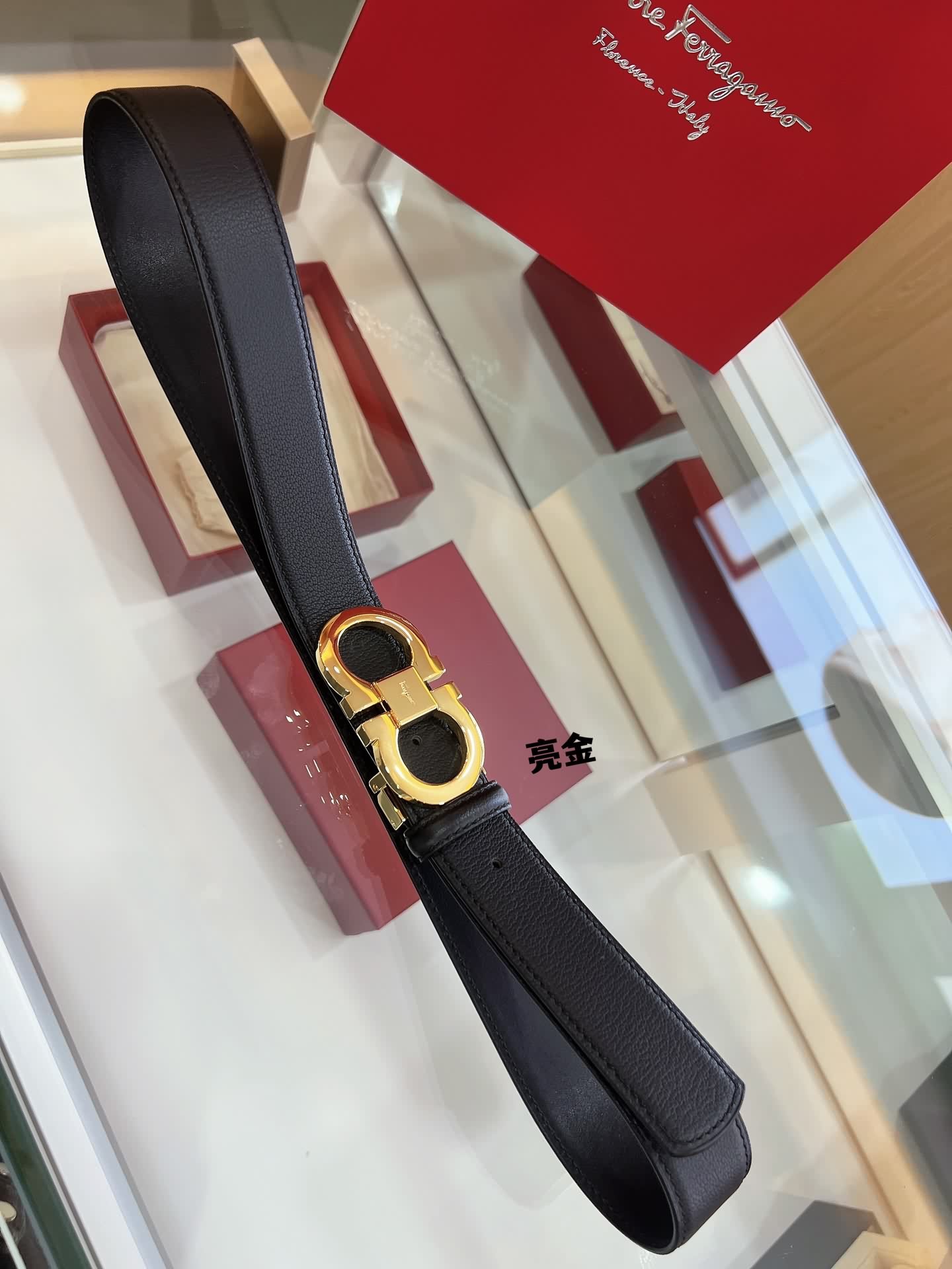 Salvatore  Ferragamo菲拉格慕男士 頭層牛皮荔枝雙面外用腰帶