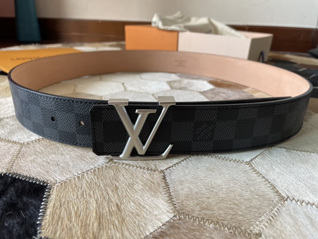 MADE in Spain Louis vuitton 皮帶系列