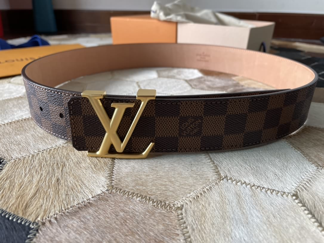 MADE in Spain Louis vuitton 皮帶系列