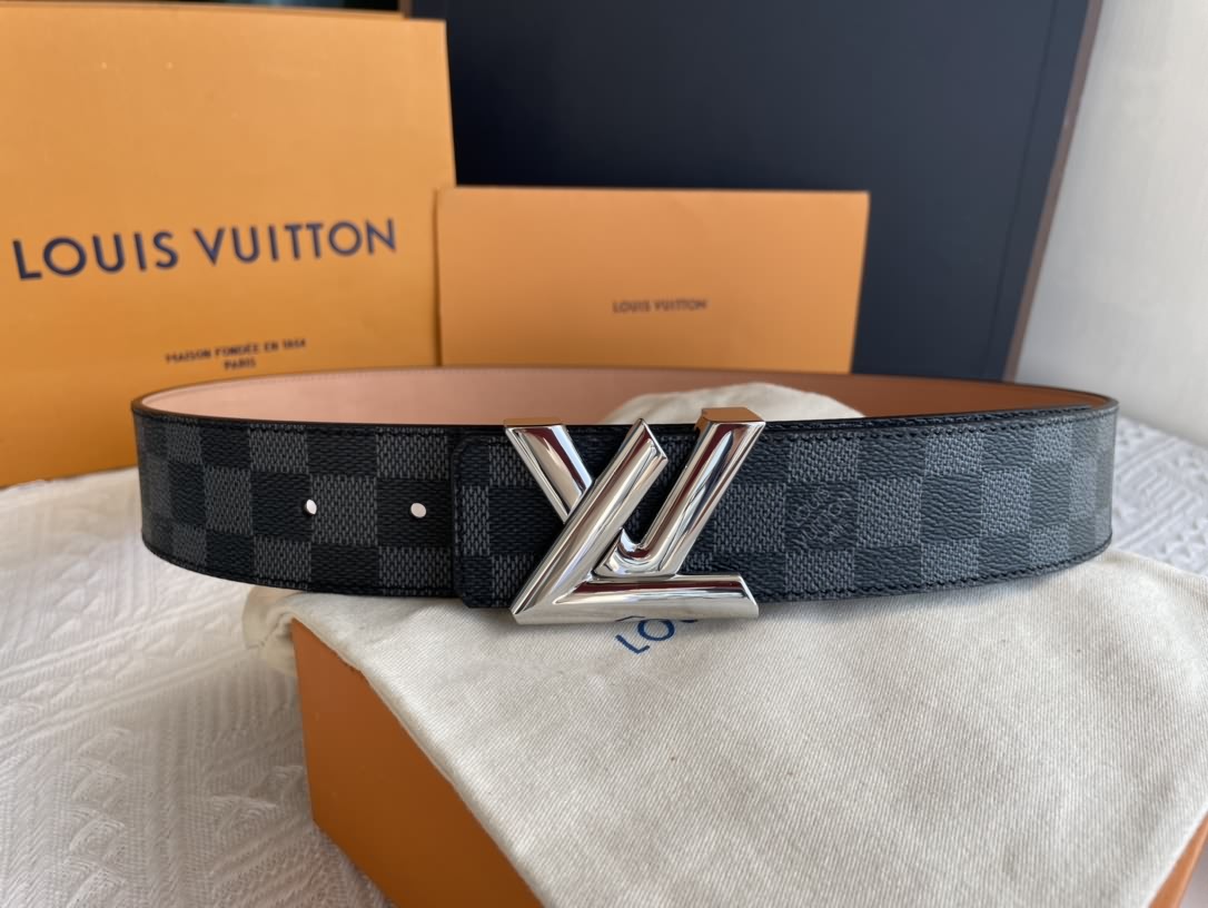 Louis Vuitton 專櫃款金屬扣