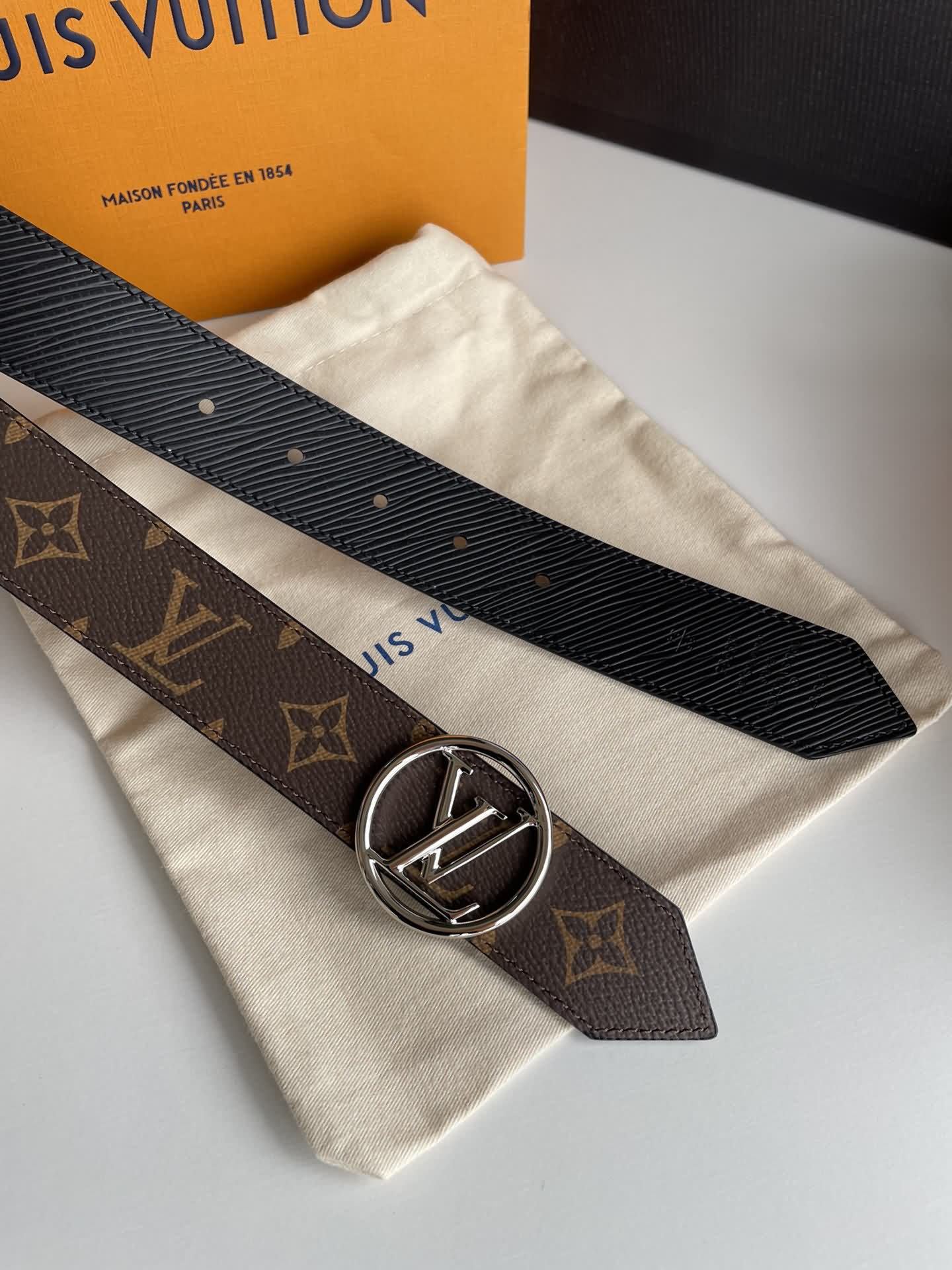 LV Very小牛皮與Eli皮 雙面腰帶