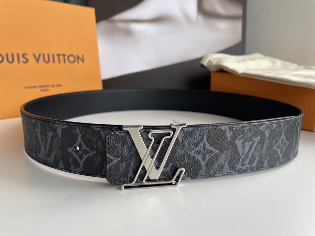 LV  Virgil Abloh.於Monogram 雙面腰帶