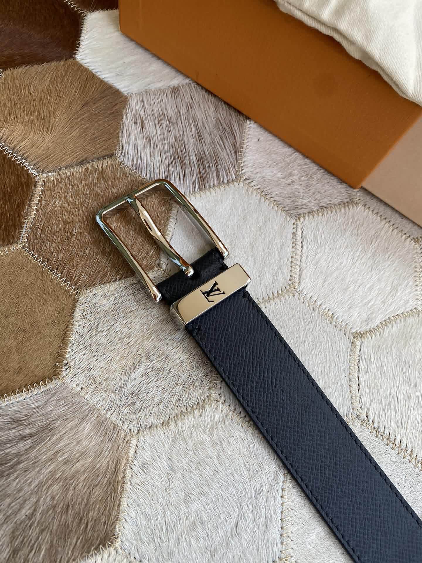 LOUIS VUITTON  Pont Neuf 35mm黑色十字紋牛皮腰帶