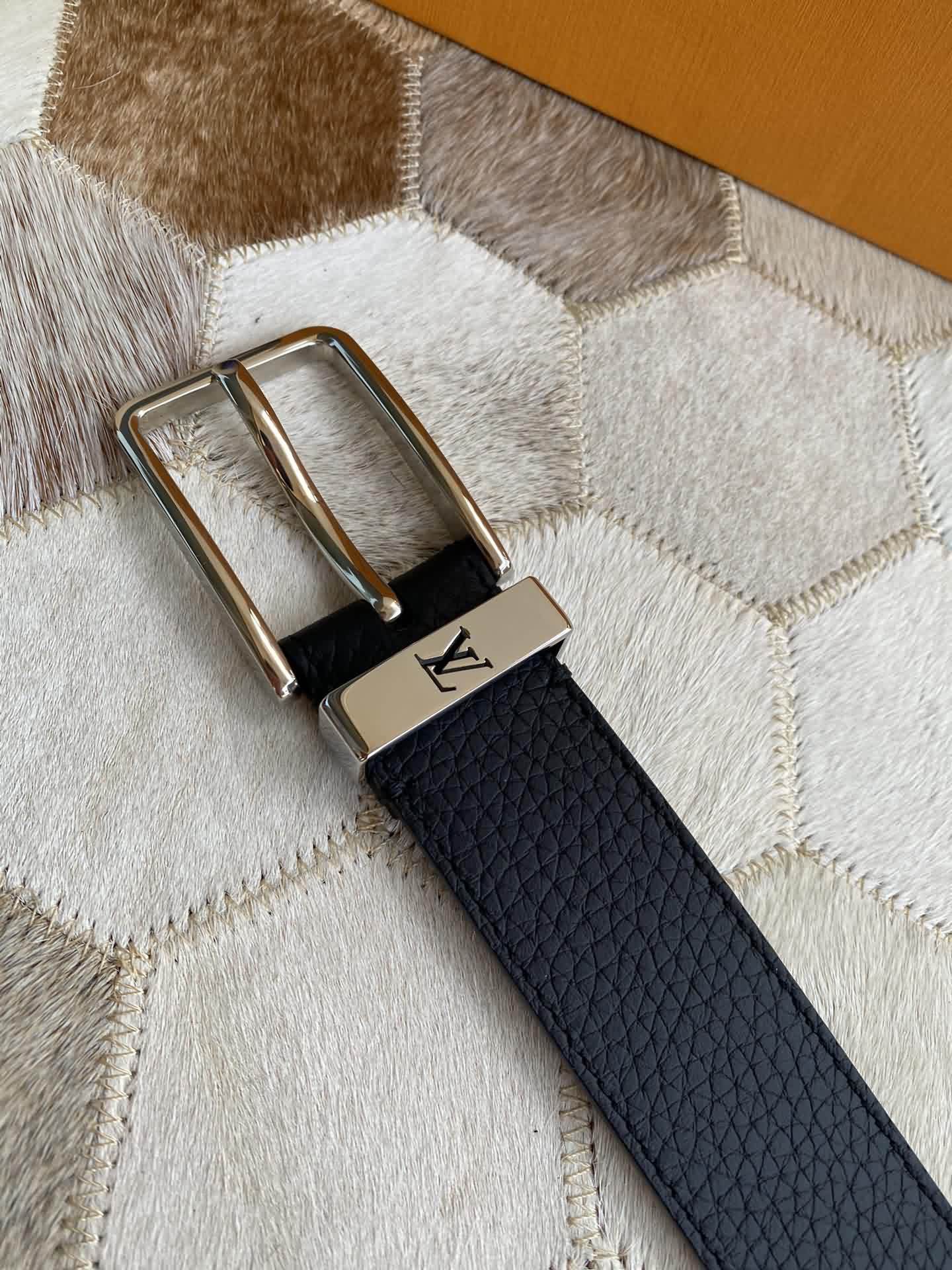 LOUIS VUITTON  Pont Neuf 35mm黑色十字紋牛皮腰帶