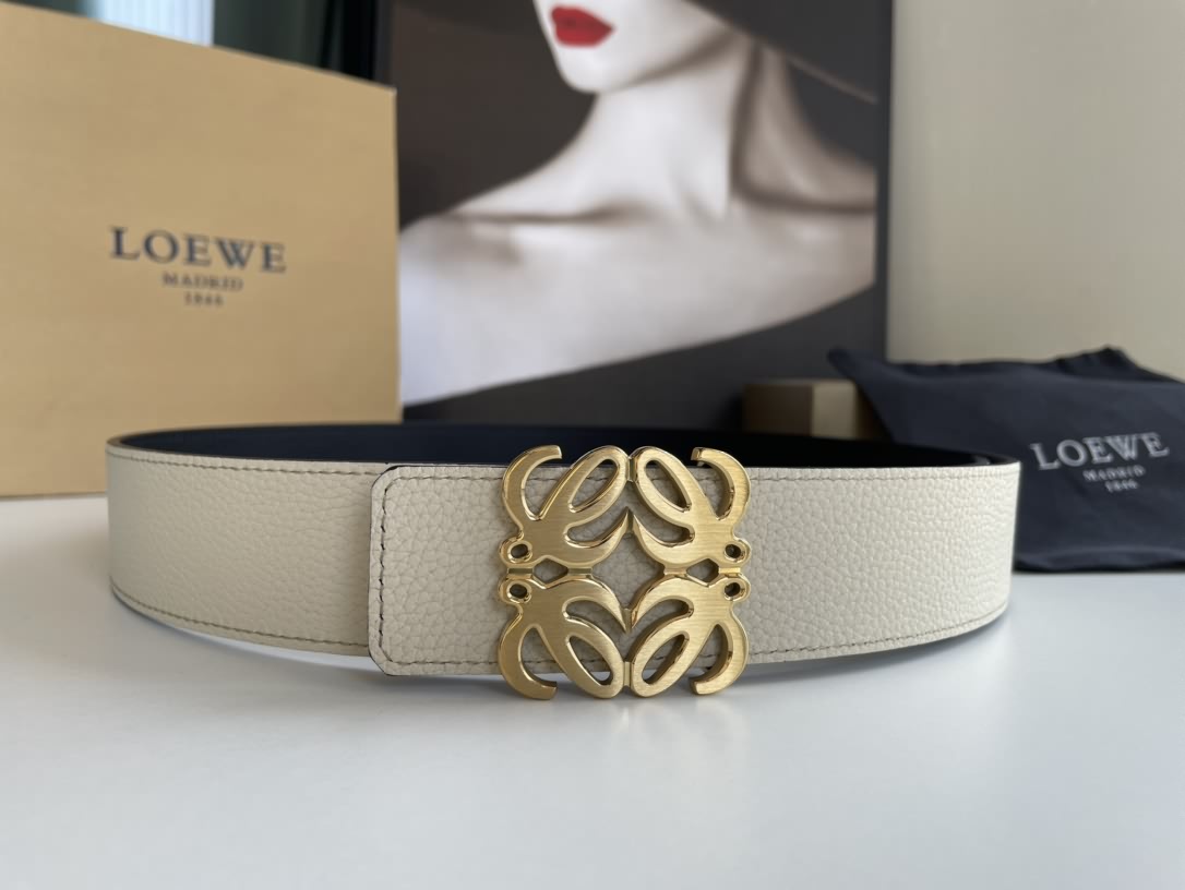 LOEVE羅意威精鋼徽標圖案金屬扣搭配頭層牛皮