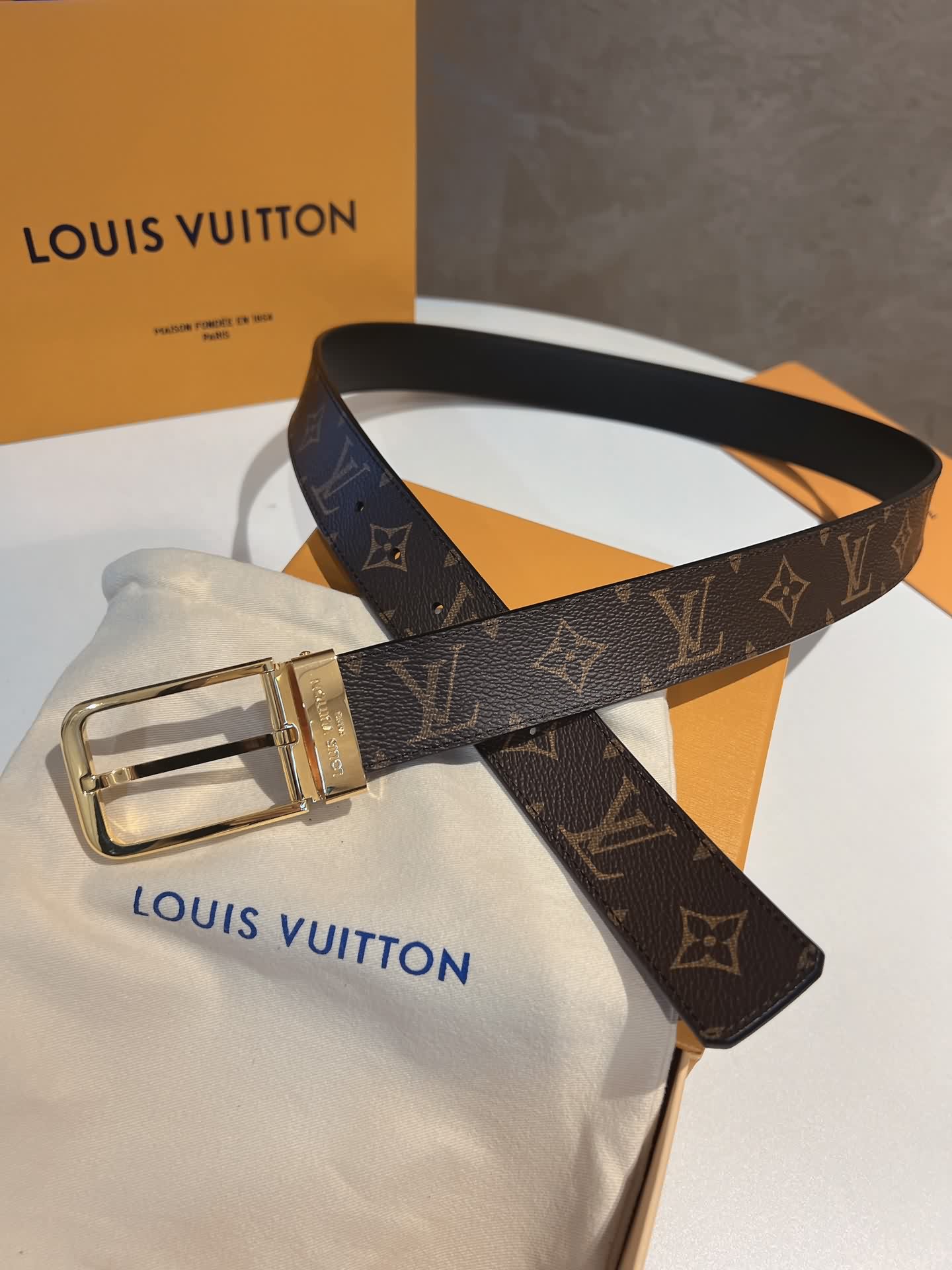 LV 腰帶