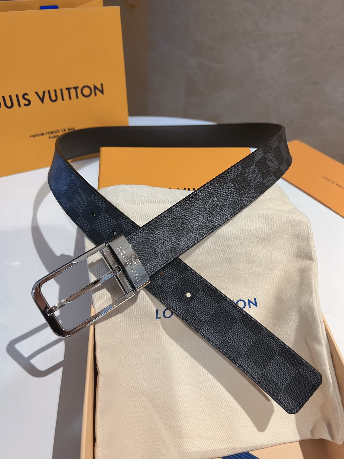 LV 腰帶