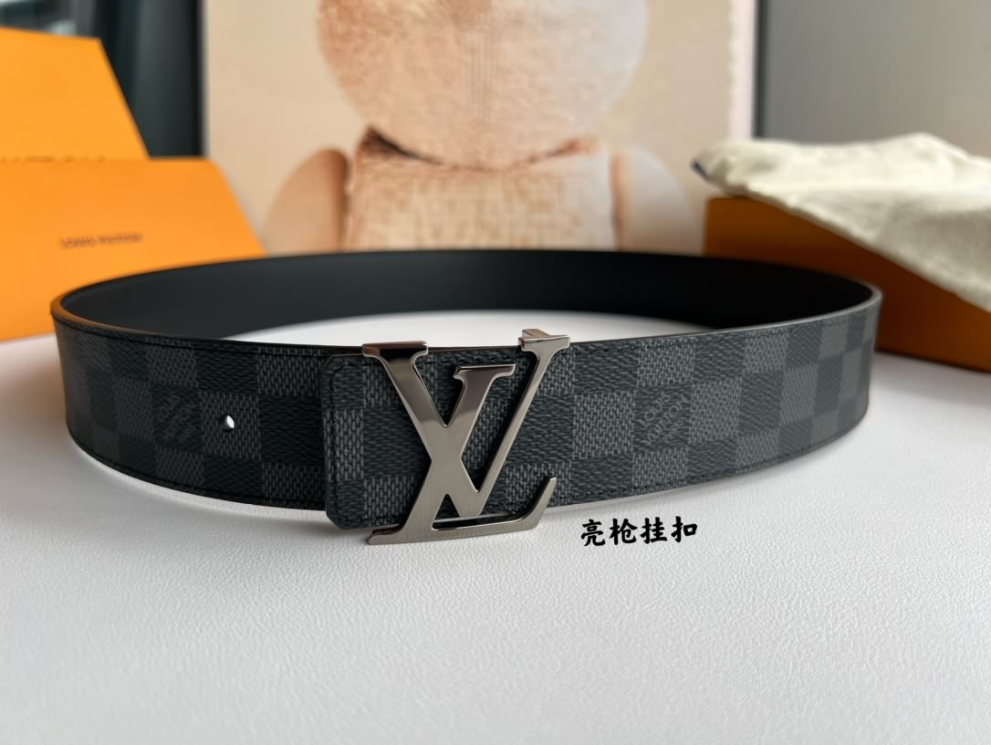 LV  Initiales雙面腰帶