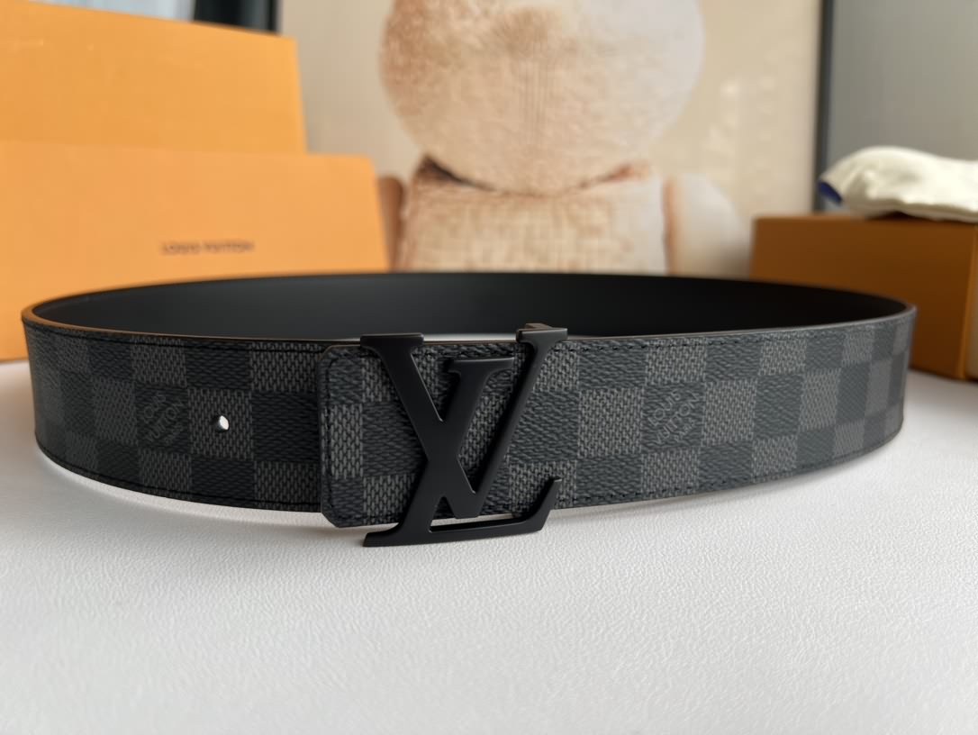 LV  Initiales雙面腰帶