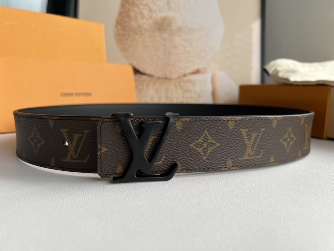 LV  Initiales雙面腰帶