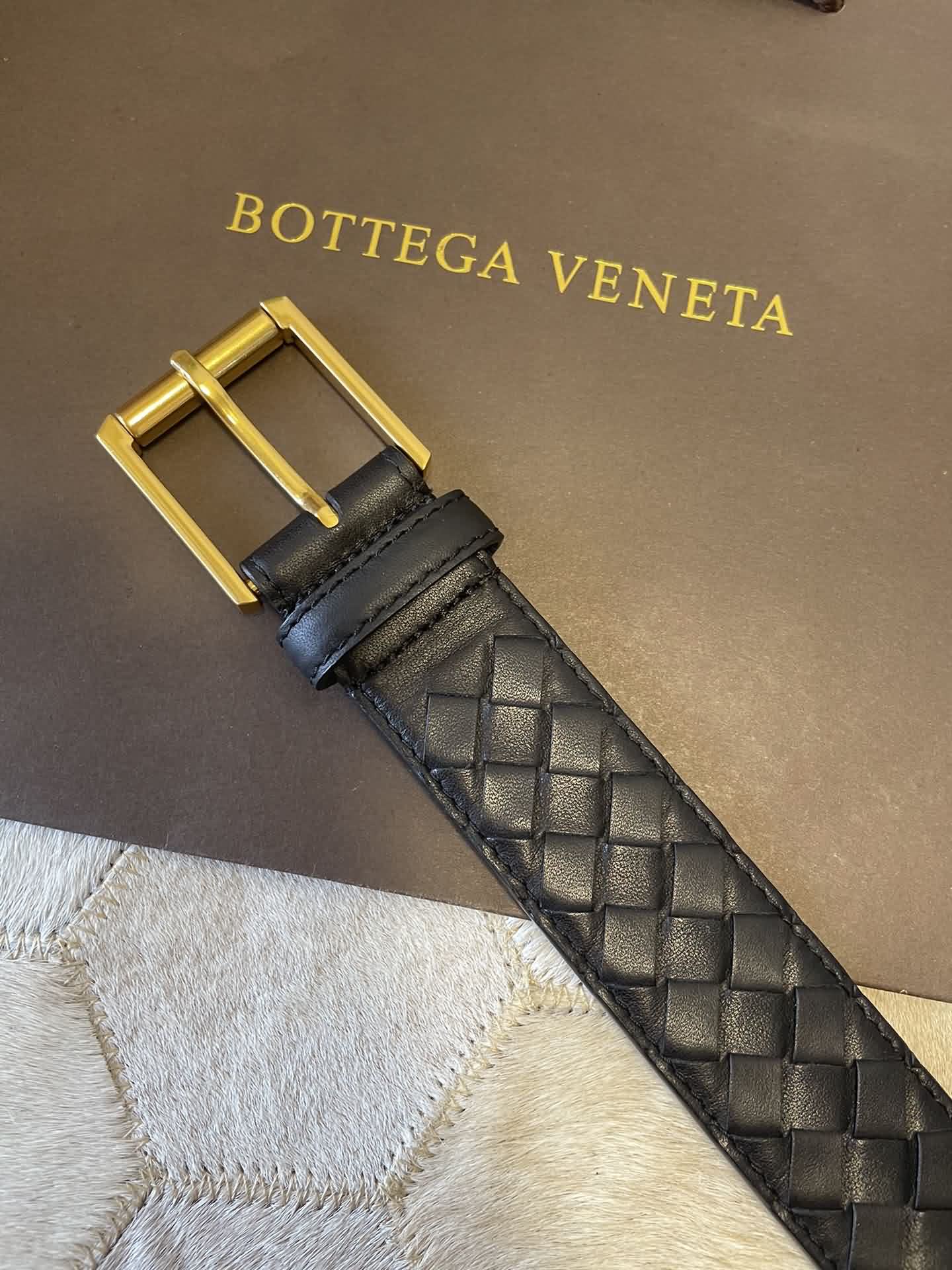 BOTTEGA  VENETA葆碟家男士手工編織頭層牛皮針扣腰帶