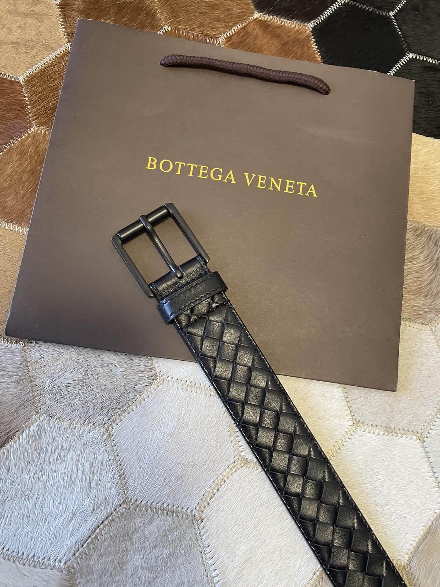 BOTTEGA  VENETA葆碟家男士手工編織頭層牛皮針扣腰帶