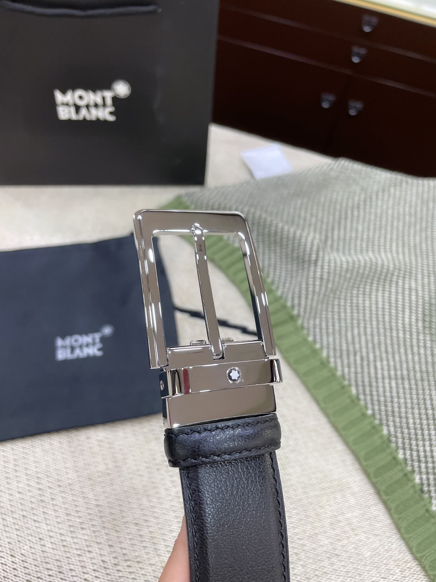 MONTBLANC全新盡黑系列