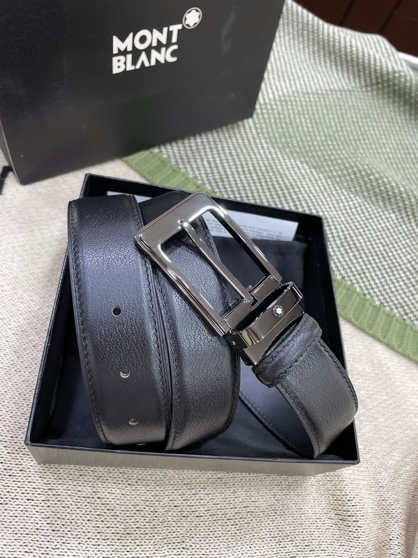 MONTBLANC全新盡黑系列